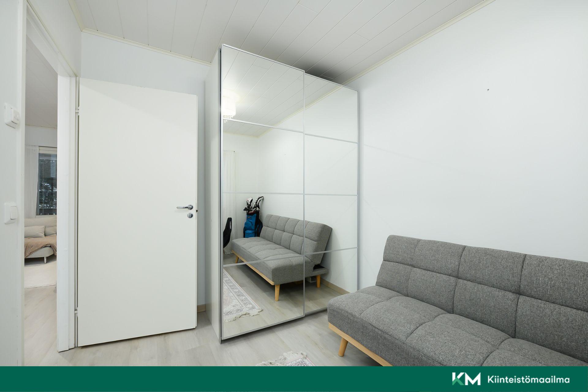 2. makuuhuoneen liukuovikaapistot