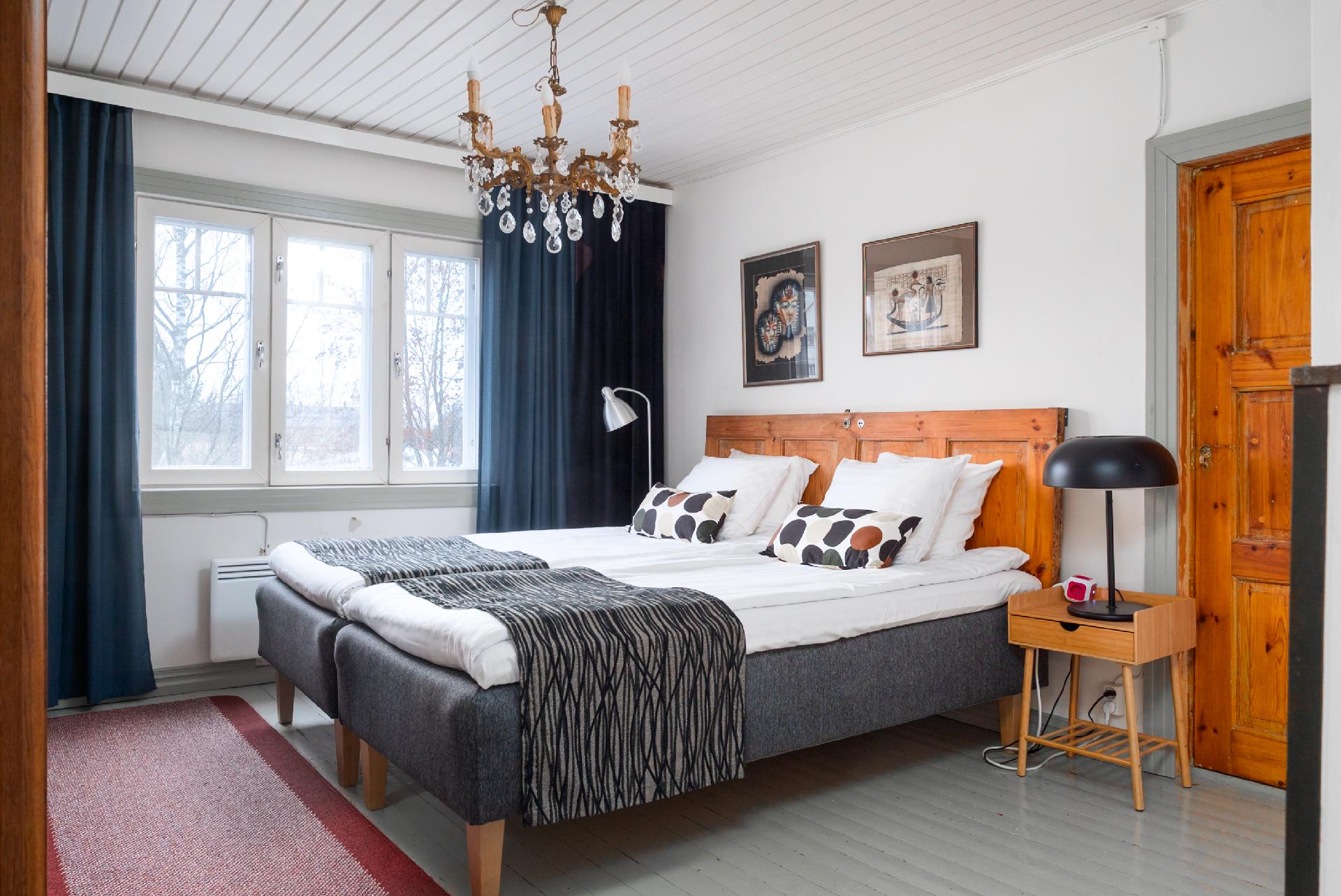 Yläkerran huoneiston makuuhuone