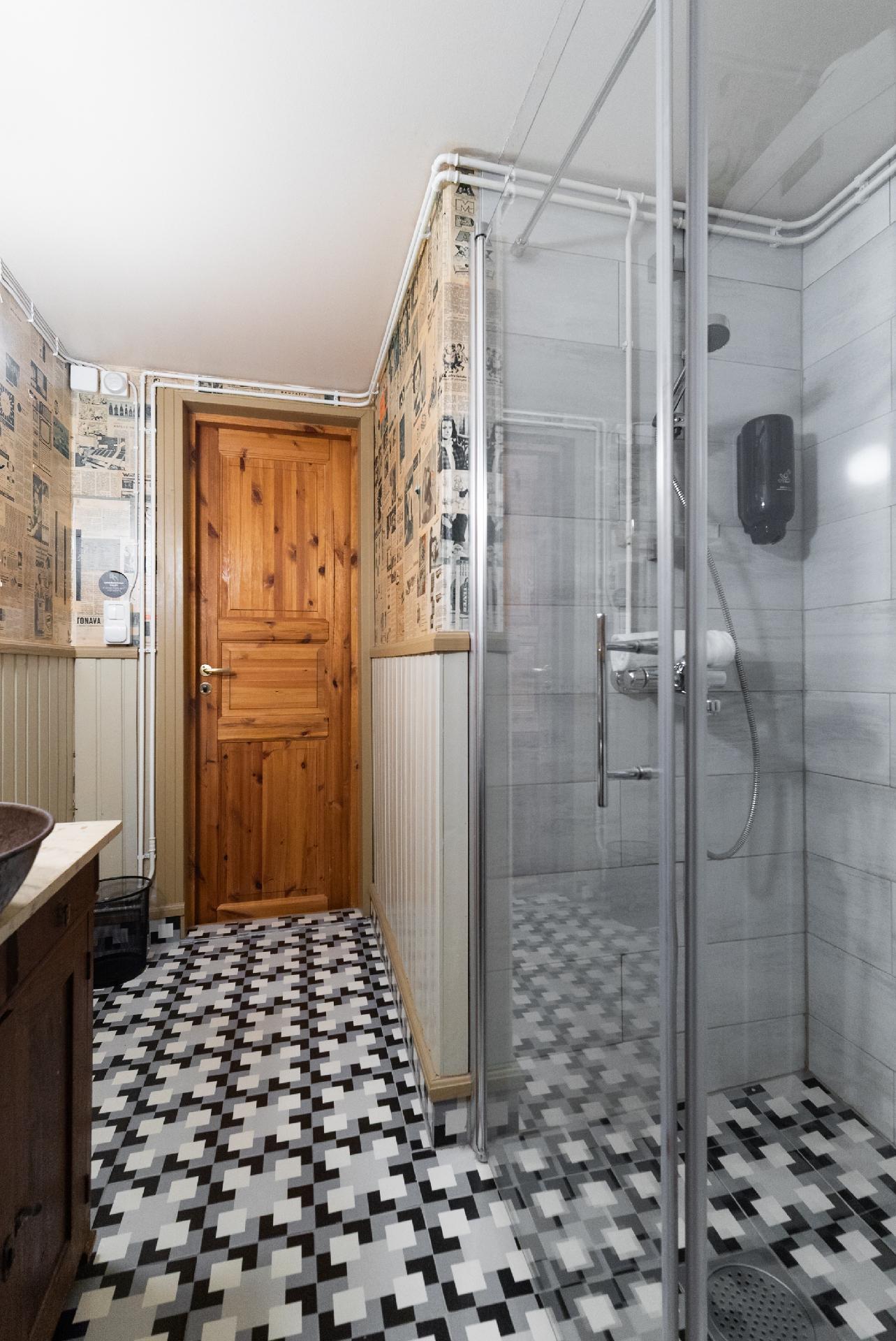 Alakerran huoneiston kph