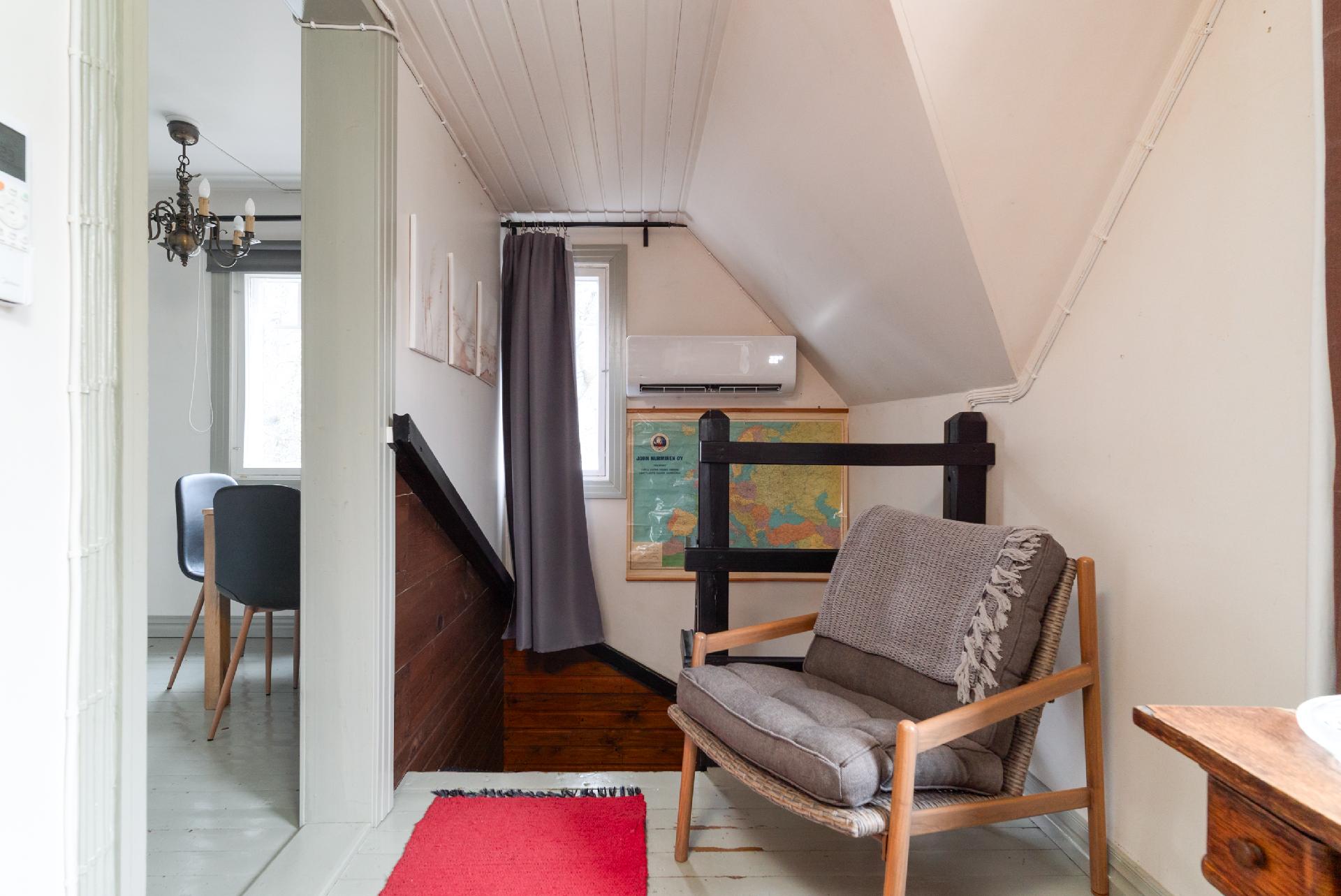 Yläkerran huoneiston aula