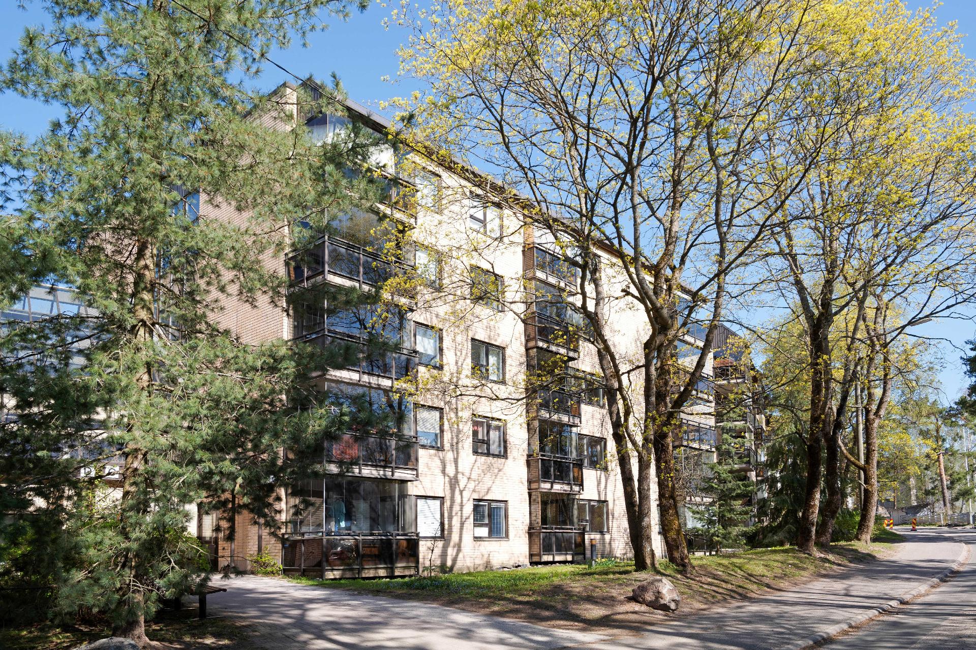 Kyläkirkontie 6-10, Pitäjänmäki, Helsinki