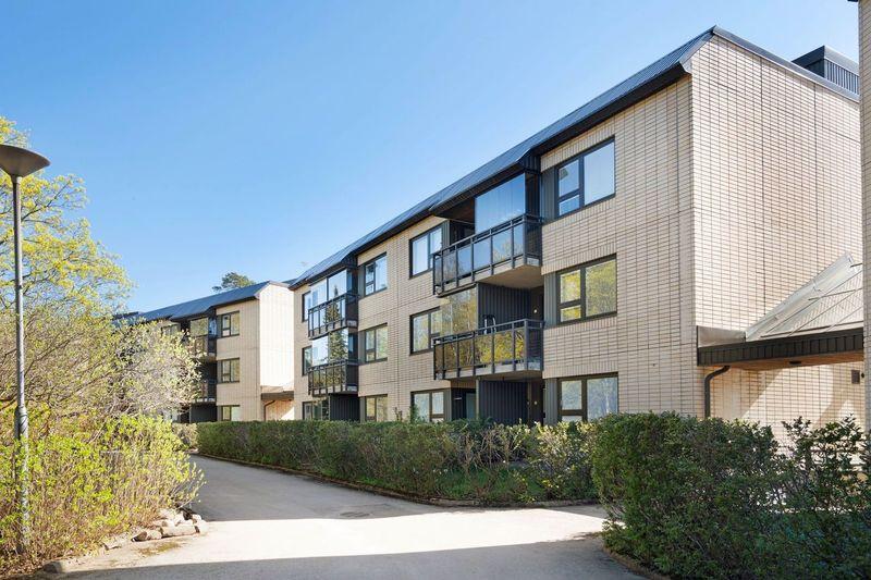 Kyläkirkontie 6-10, Pitäjänmäki, Helsinki