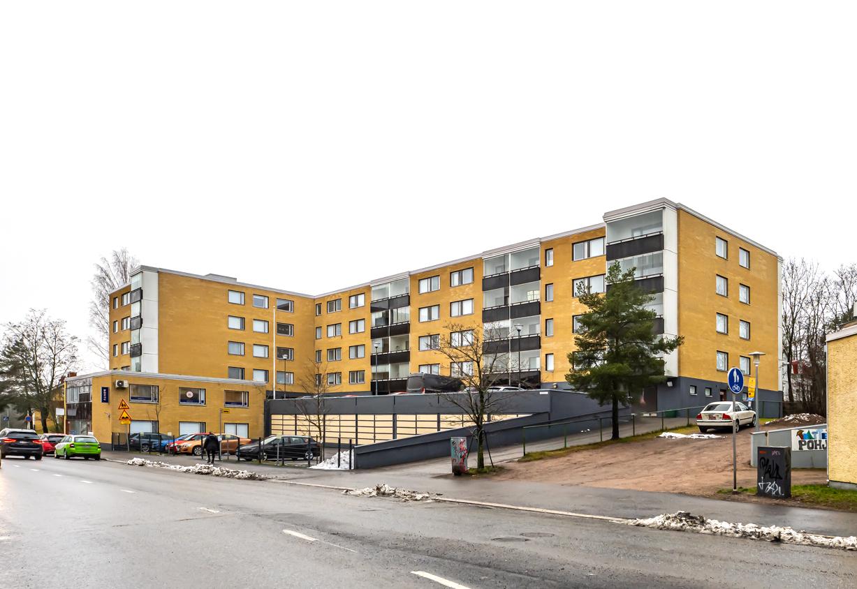 Viehättävä, muuttovalmis koti hissitalon ylimmmässä kerroksessa vapautuu heti.sen koti hissitalossa vapautuu heti.