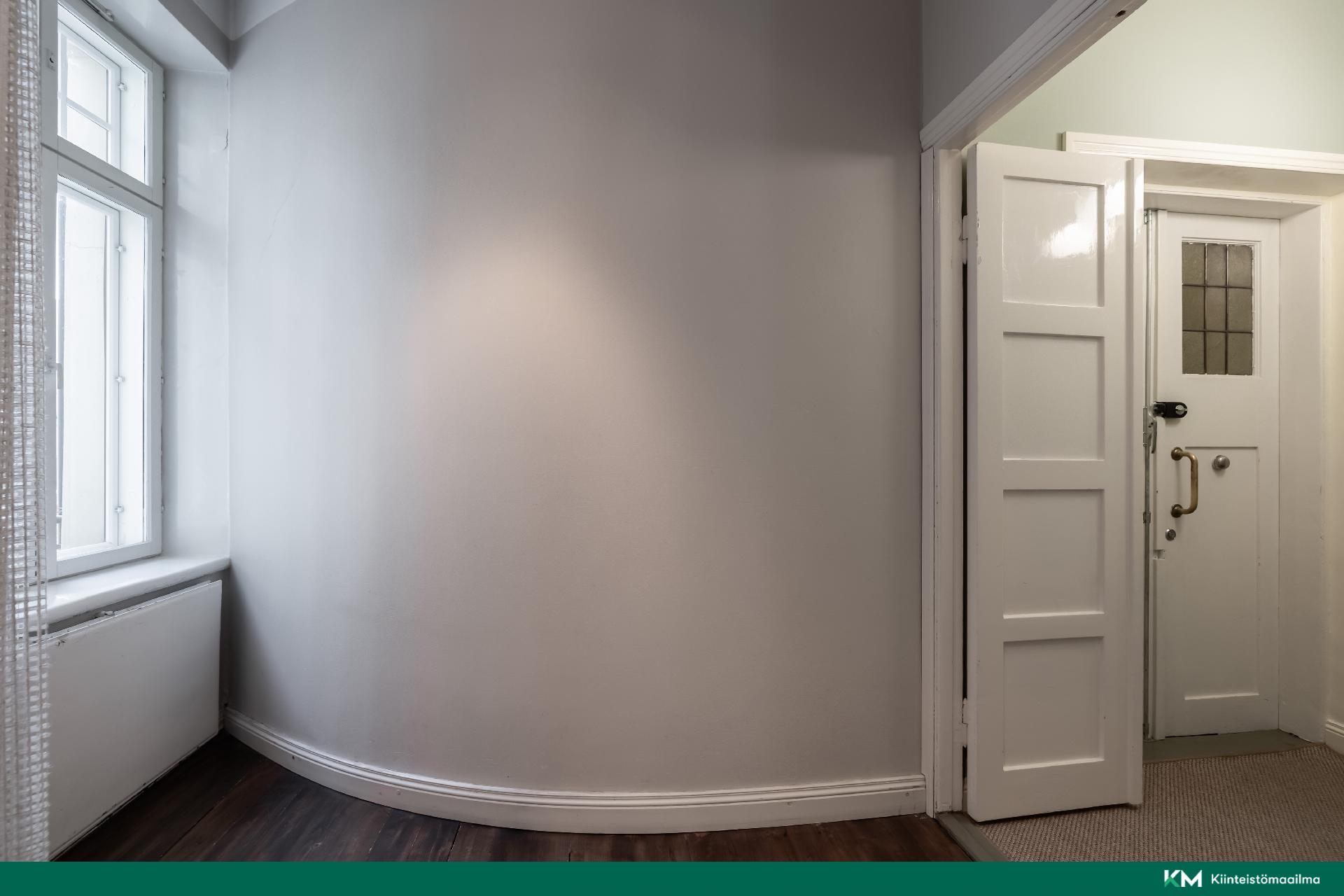 Pääsisäänkäynnin eteistä