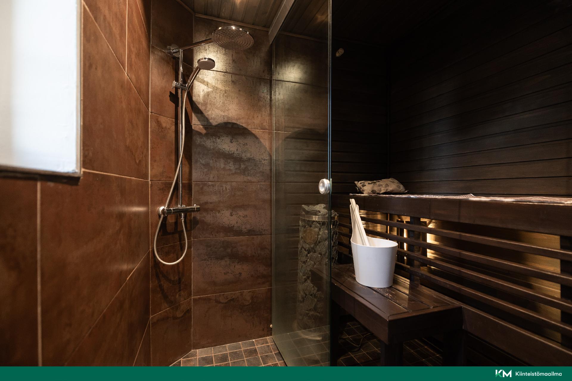 Sauna ja suihkutila on rakennettu v.2008