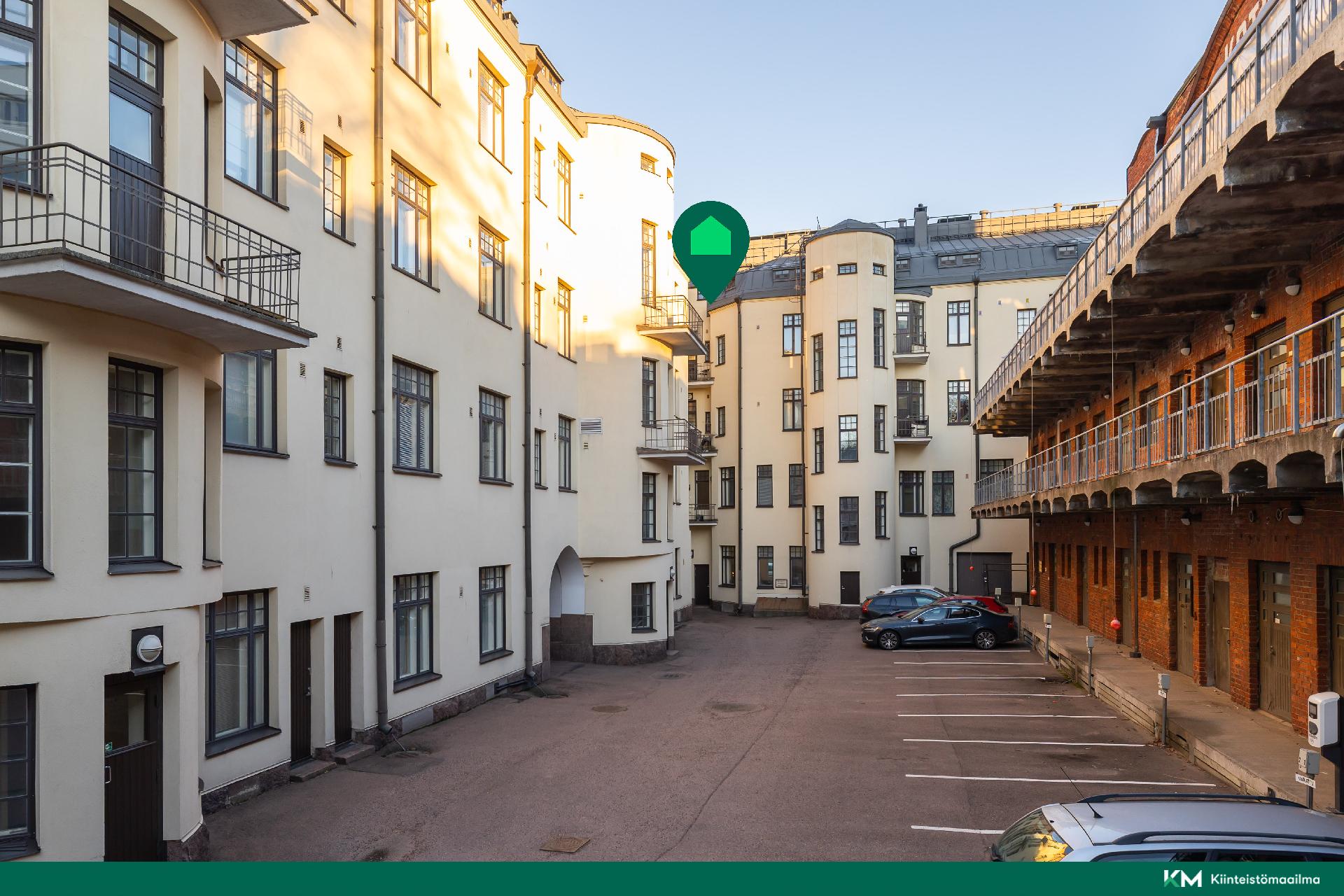 Taloyhtiön sisäpihaa