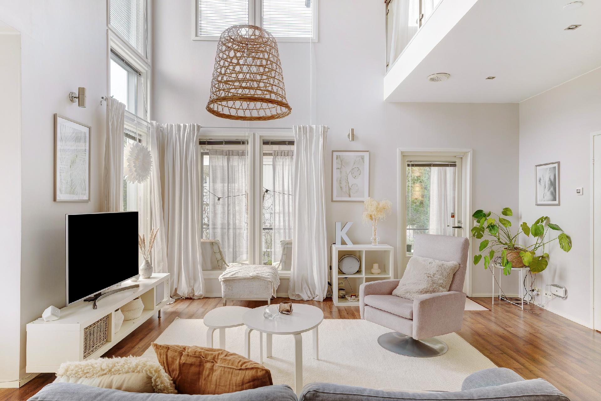 Opaalitie 8, Lasilaakso, Espoo