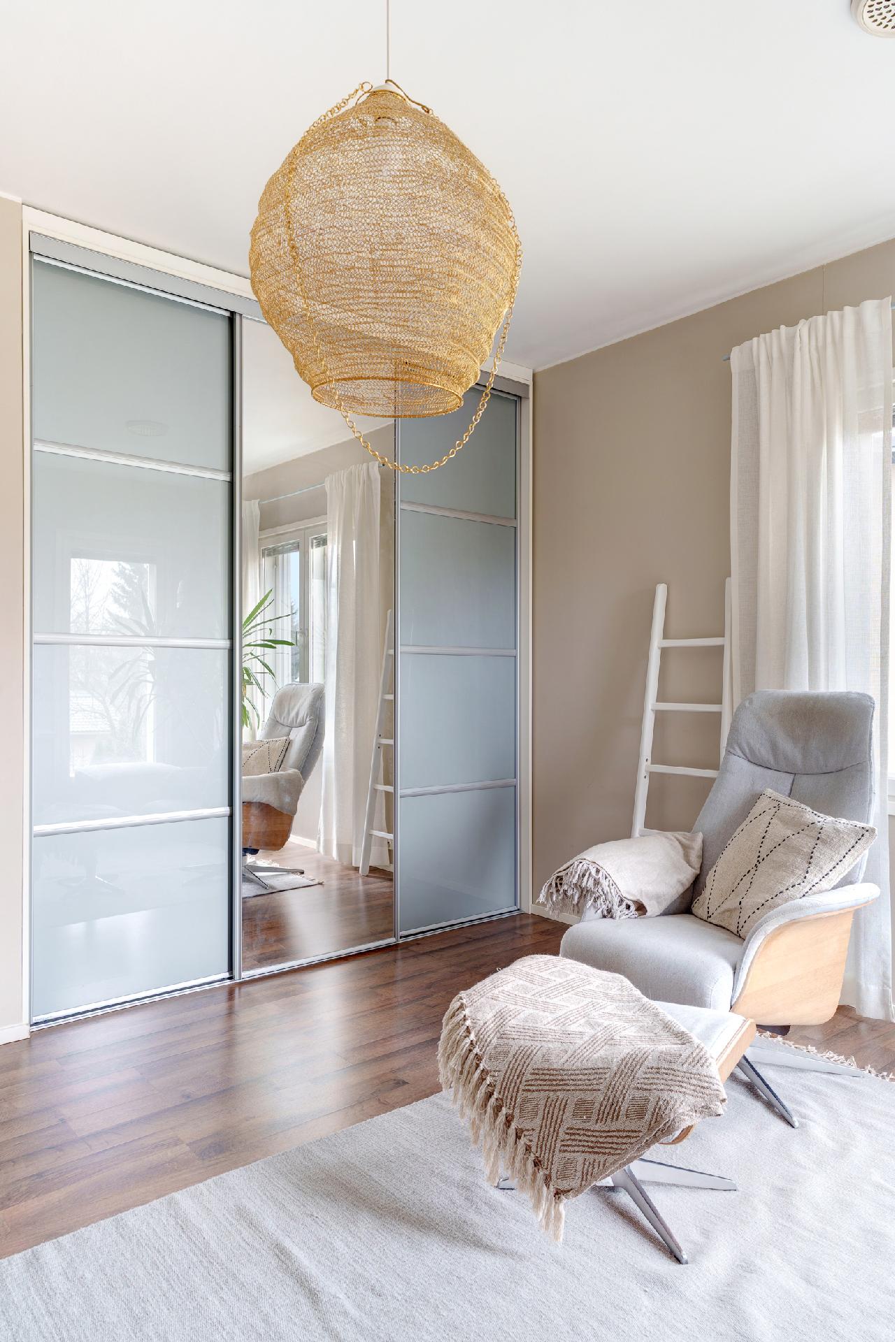 Opaalitie 8, Lasilaakso, Espoo