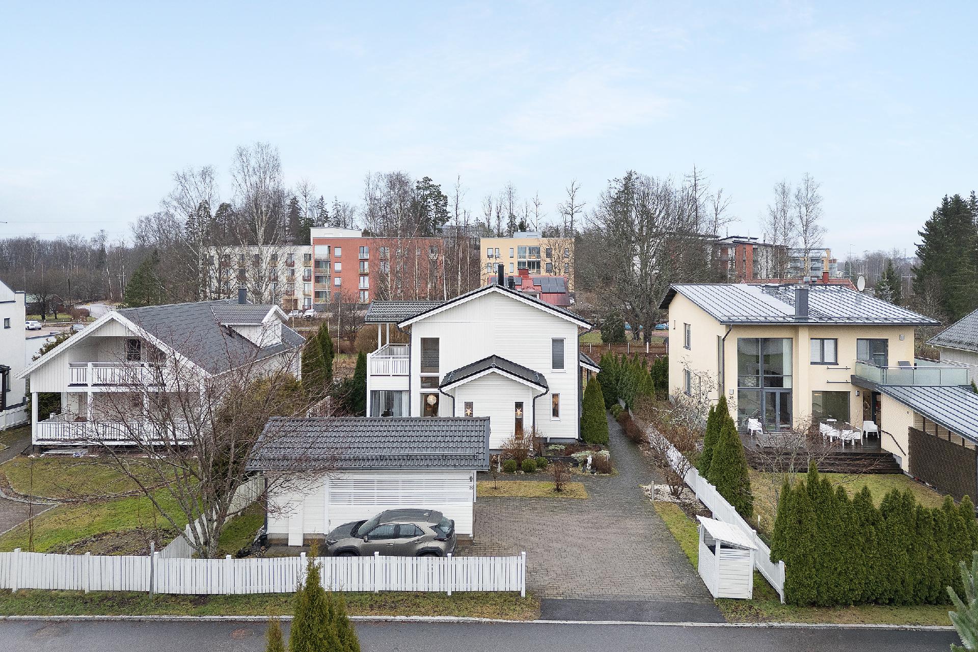 Opaalitie 8, Lasilaakso, Espoo