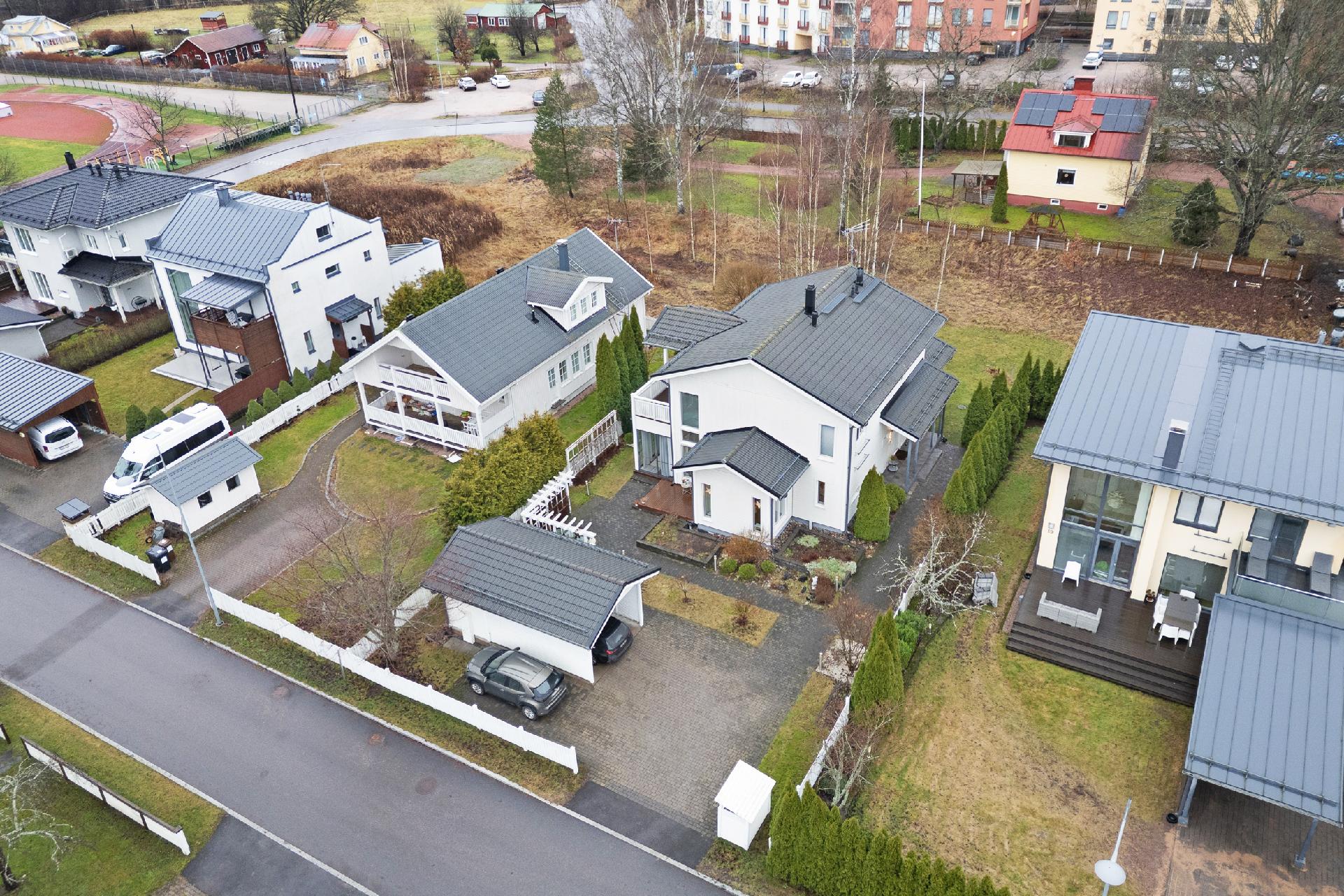 Opaalitie 8, Lasilaakso, Espoo