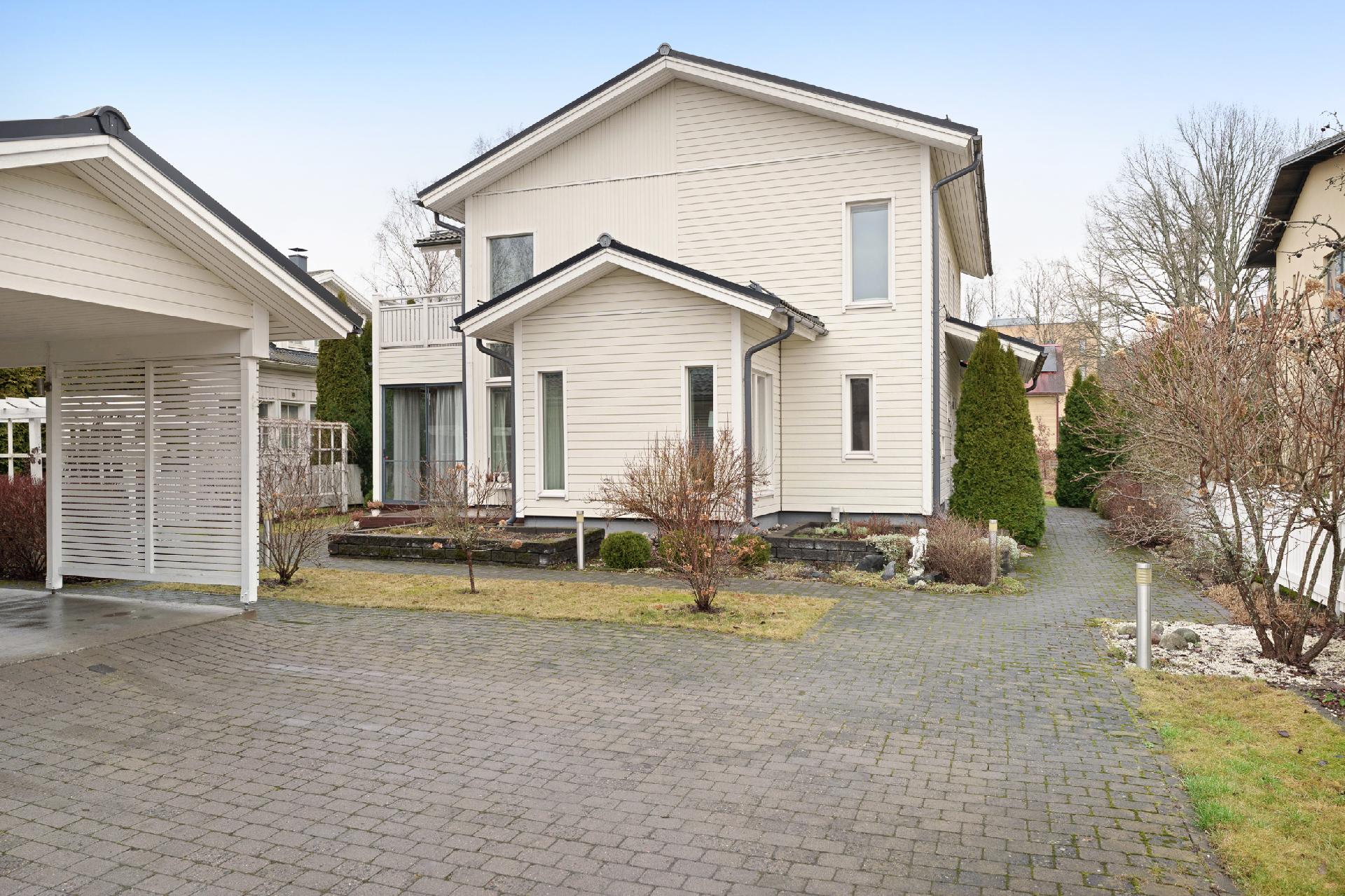 Opaalitie 8, Lasilaakso, Espoo