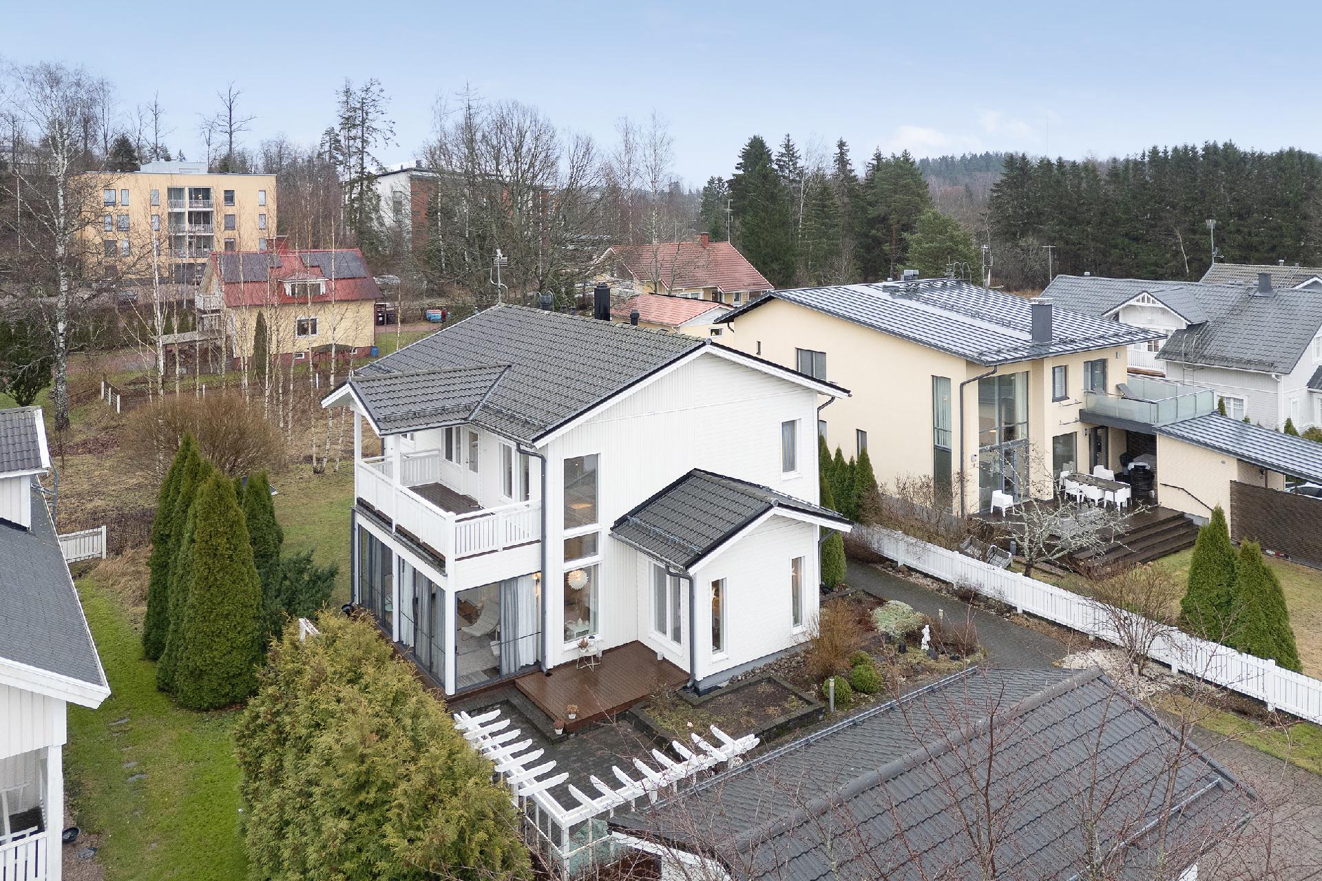 Opaalitie 8, Lasilaakso, Espoo