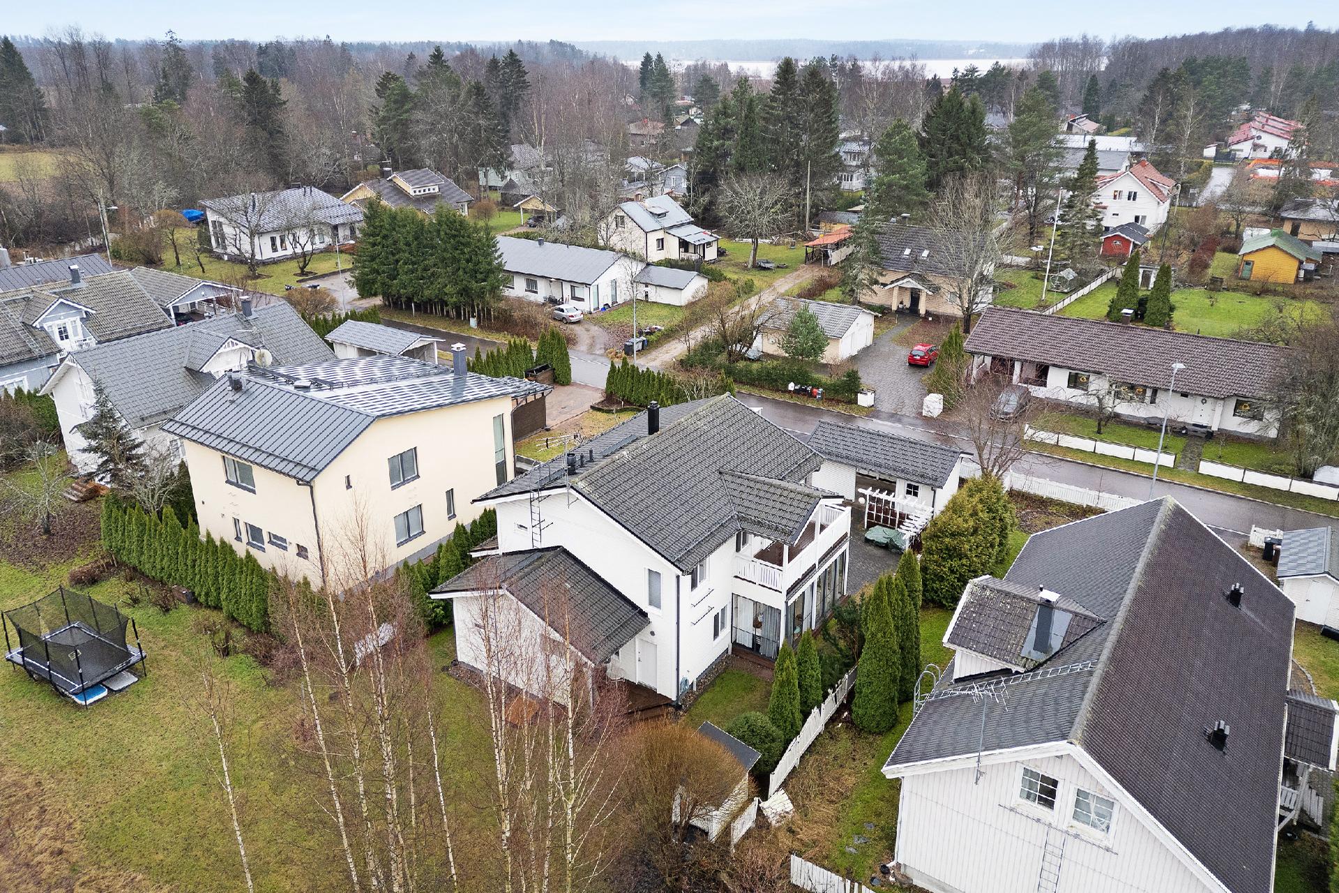 Opaalitie 8, Lasilaakso, Espoo