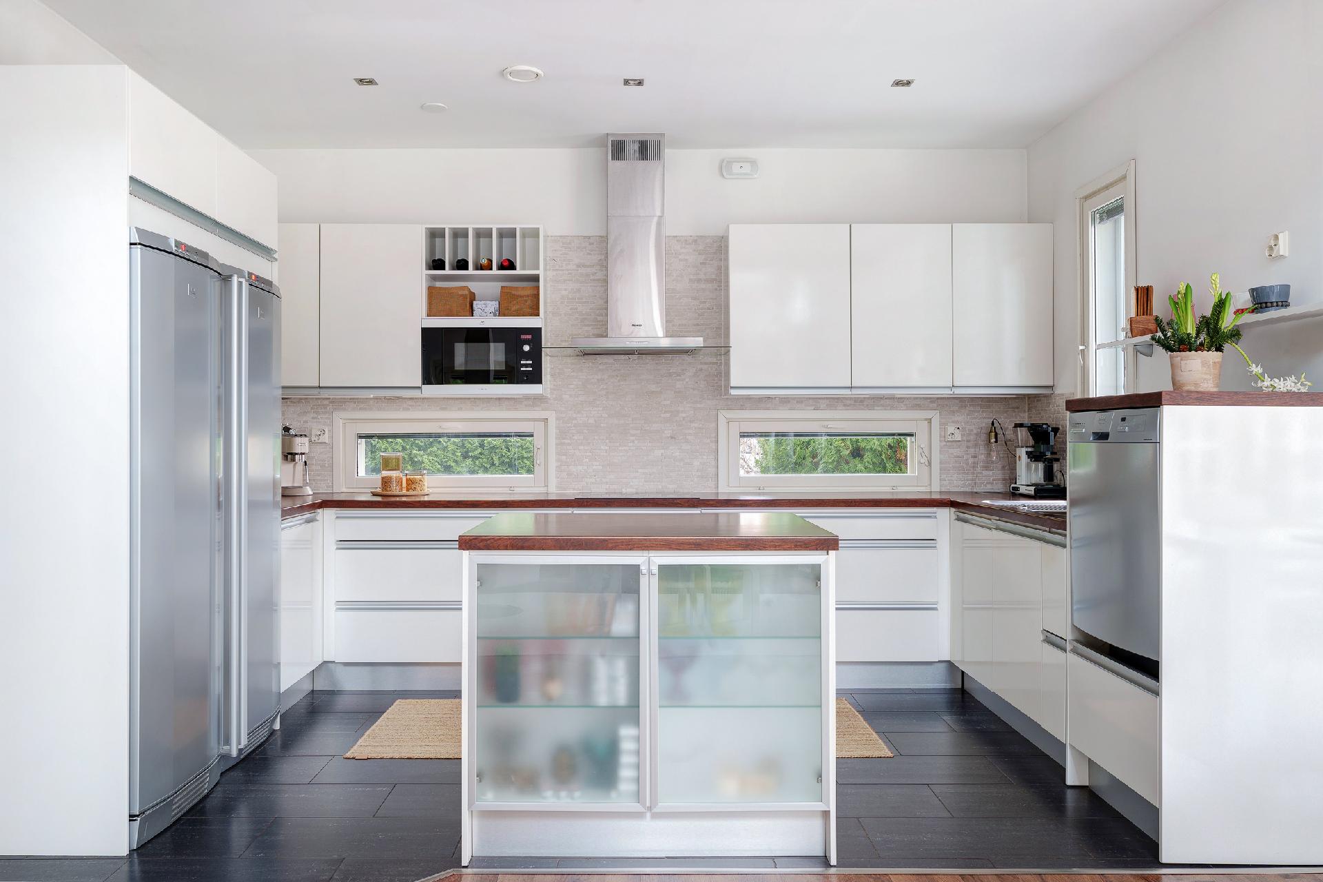 Opaalitie 8, Lasilaakso, Espoo