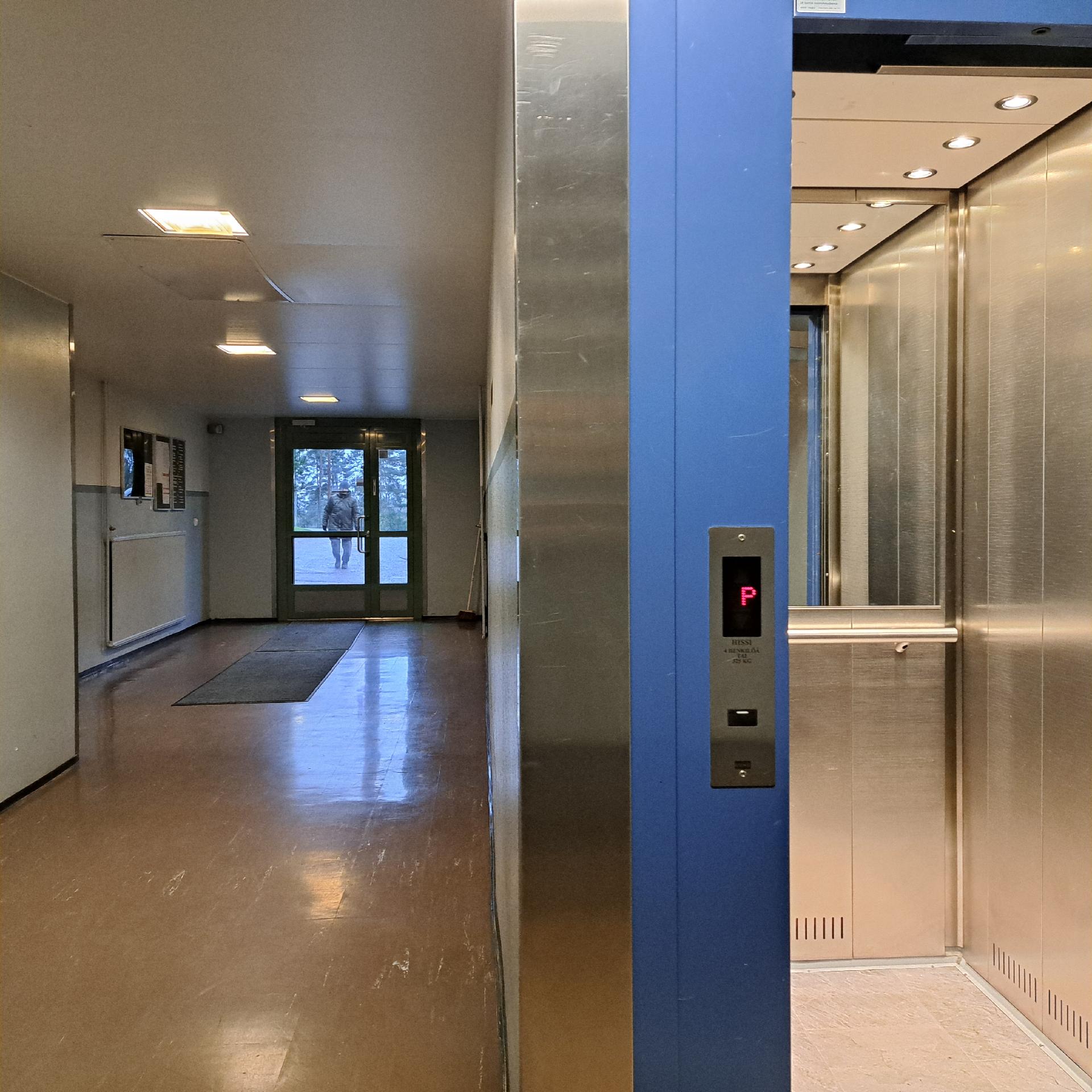 PORRASKÄYTÄVÄN ALA-AULA