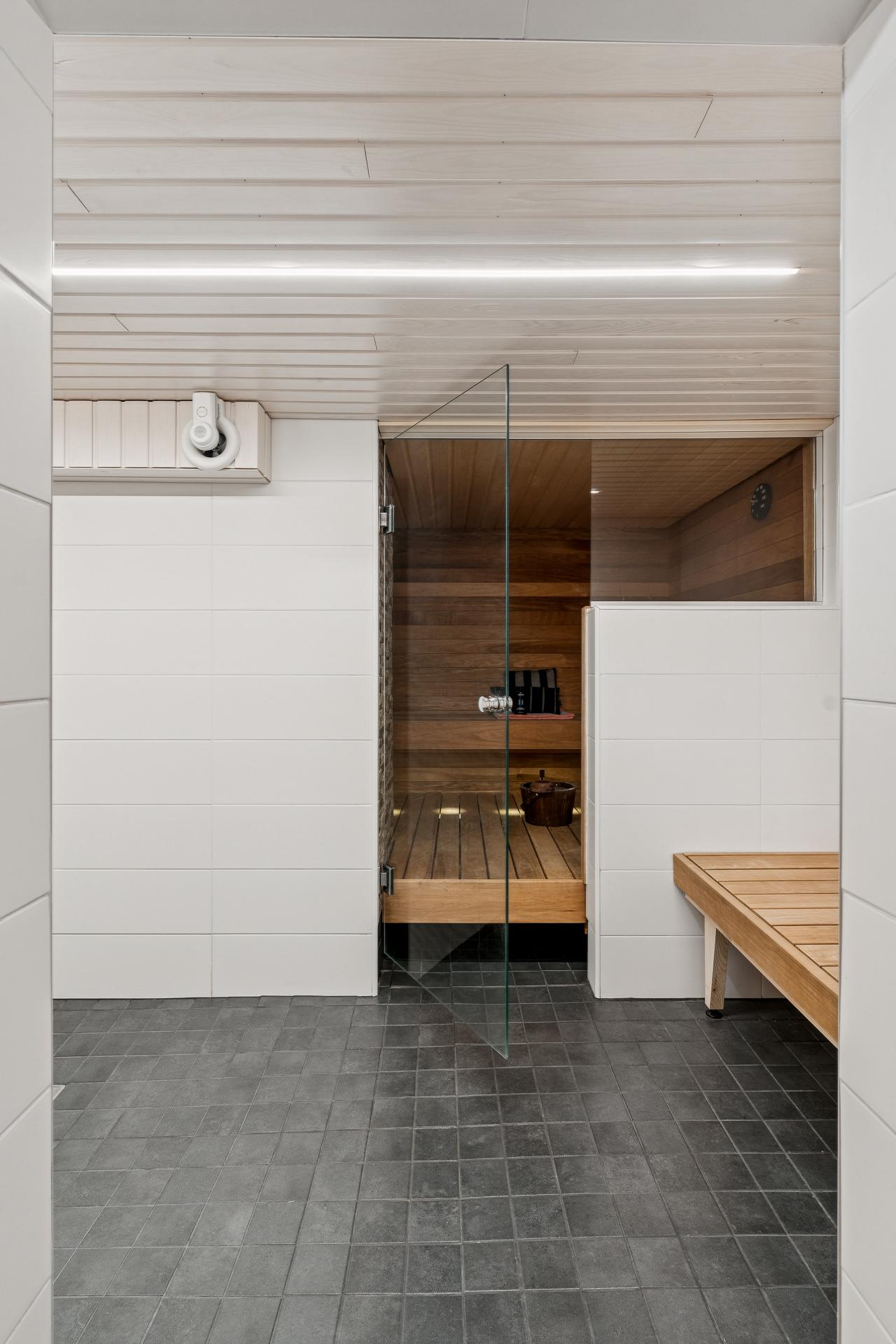 Kellarin pesuhuone-sauna