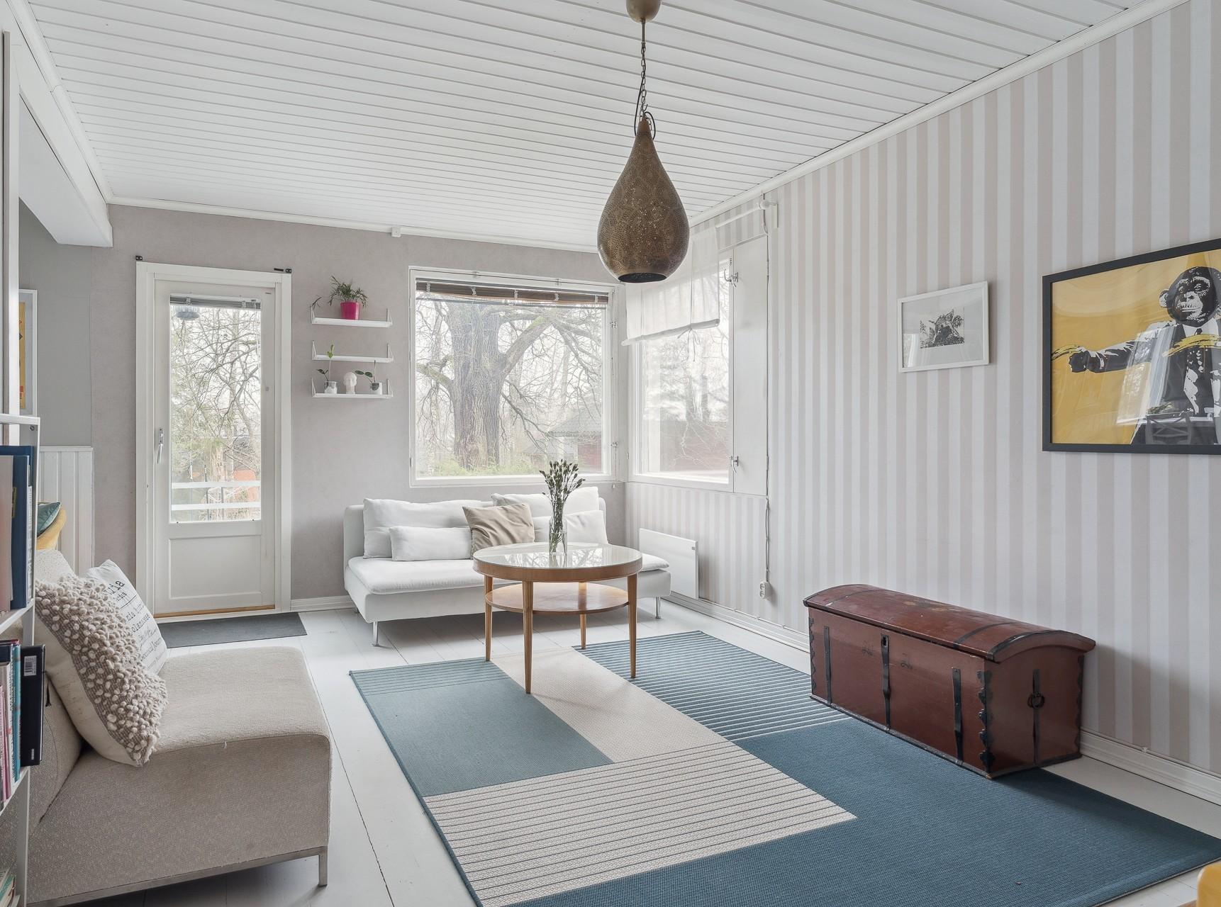 Olohuone käynti terassille