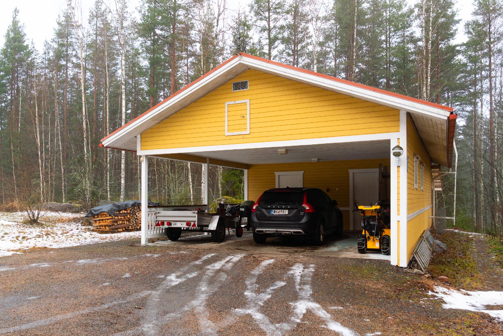 Autokatos kahdelle autolle