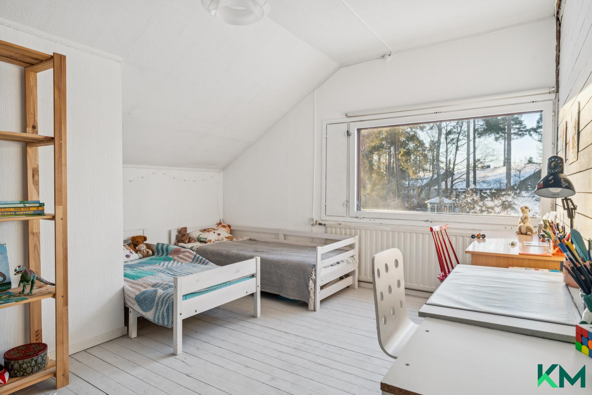 Rintamamiestalon yläkerran makuuhuone