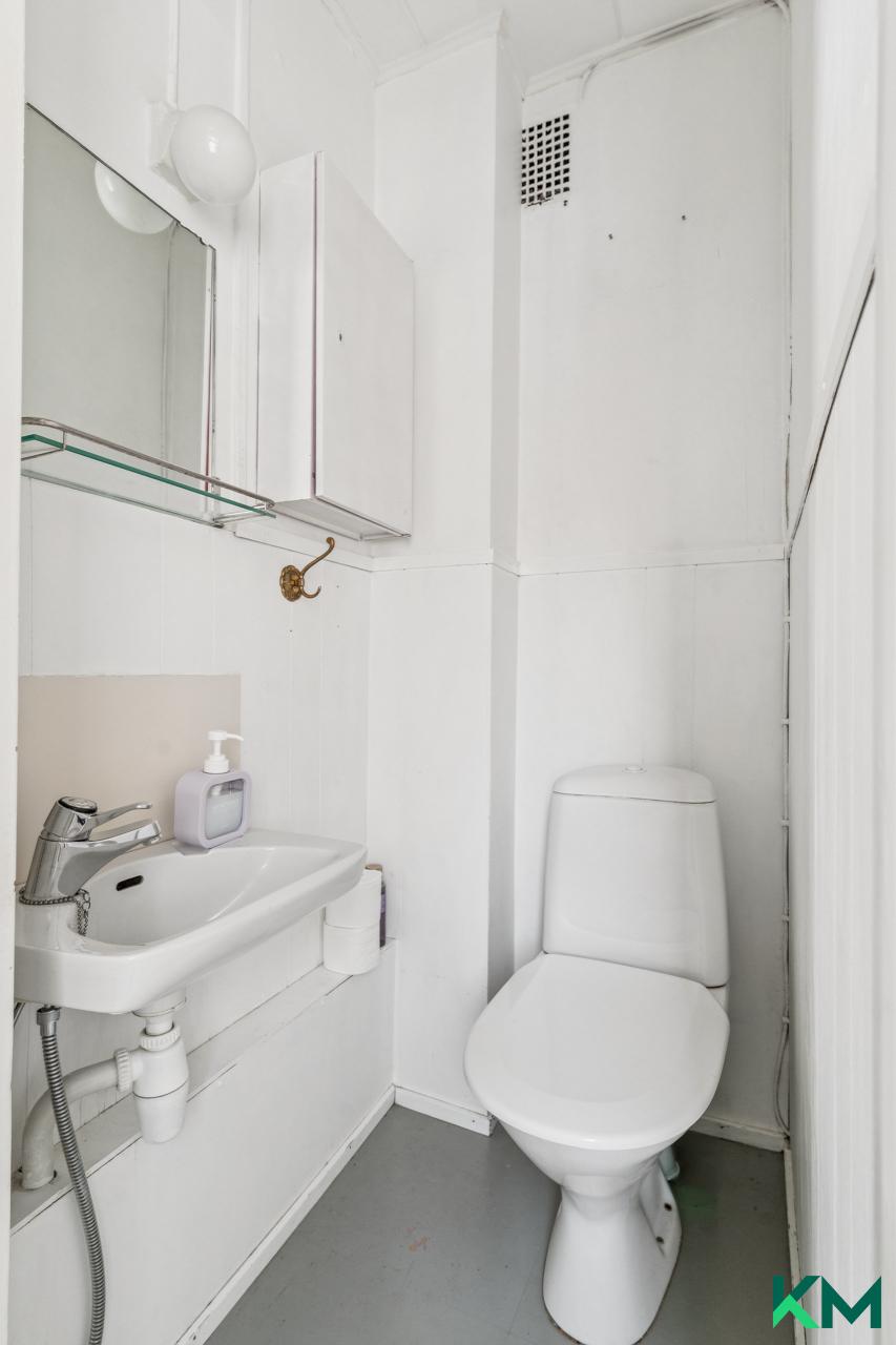 Rintamiestalon sääntulokerroksen wc