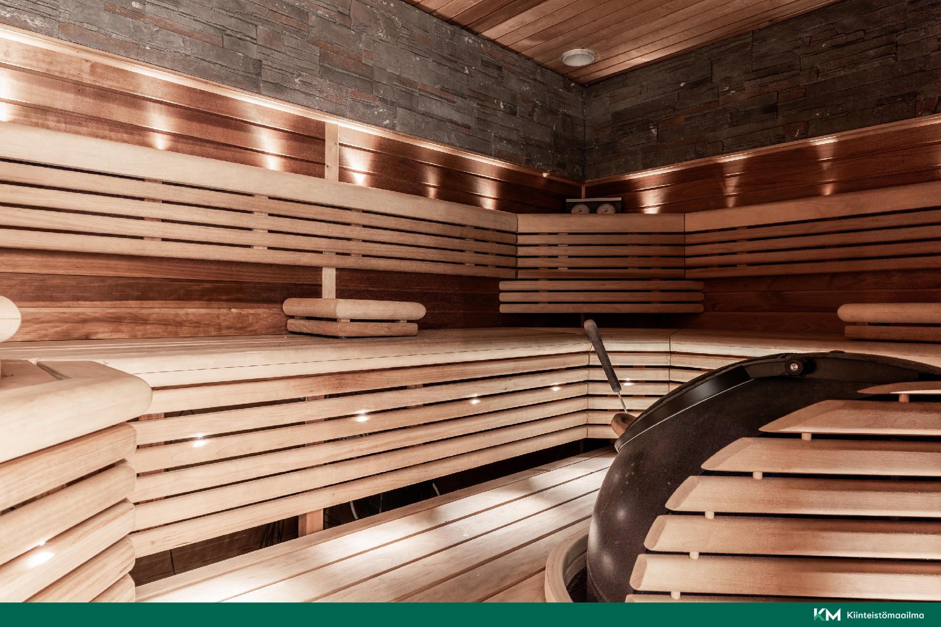 Saunassa hetivalmis kiuas 