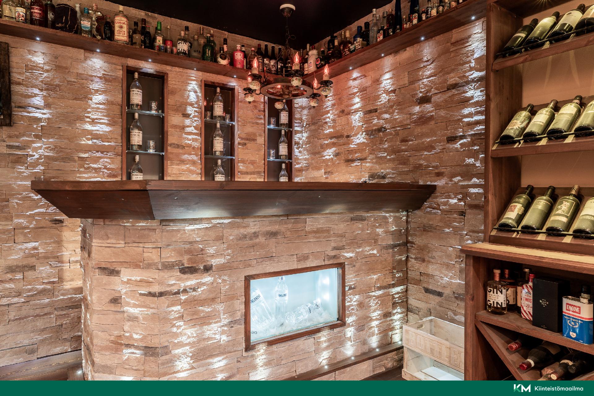 Tilan voi ennallistaa huoneeksi/makuuhuoneeksi