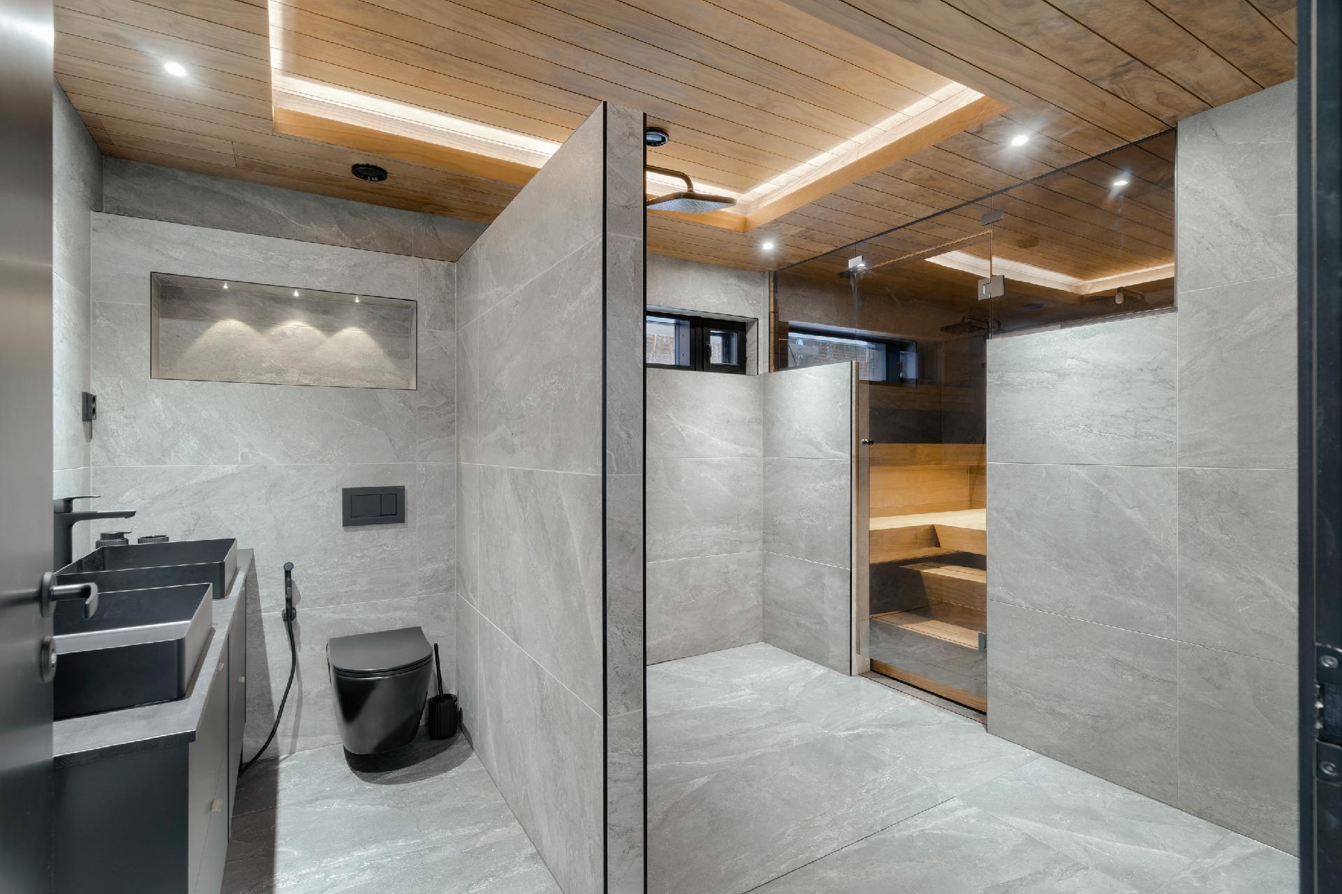 Alakerran saunaosasto on SPA-tasoa!