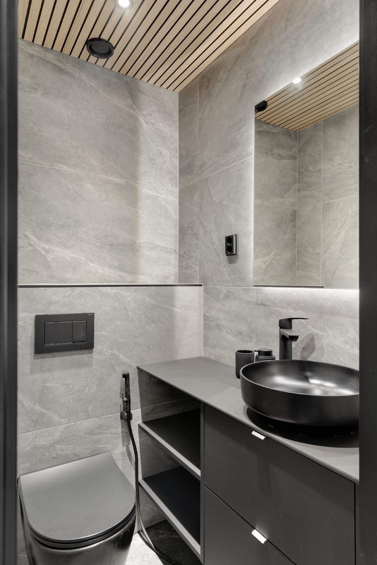 Alakerran erillinen wc