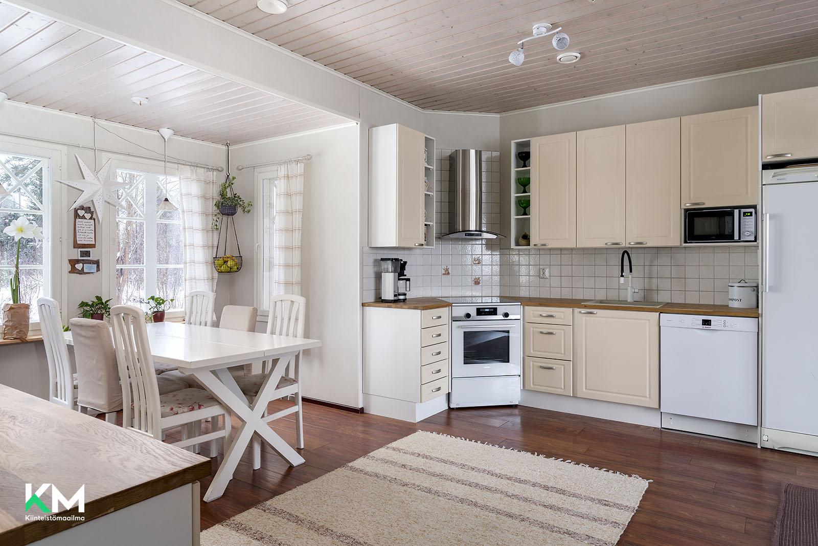 Koivukuja 18, Tikkasenharju, Ii