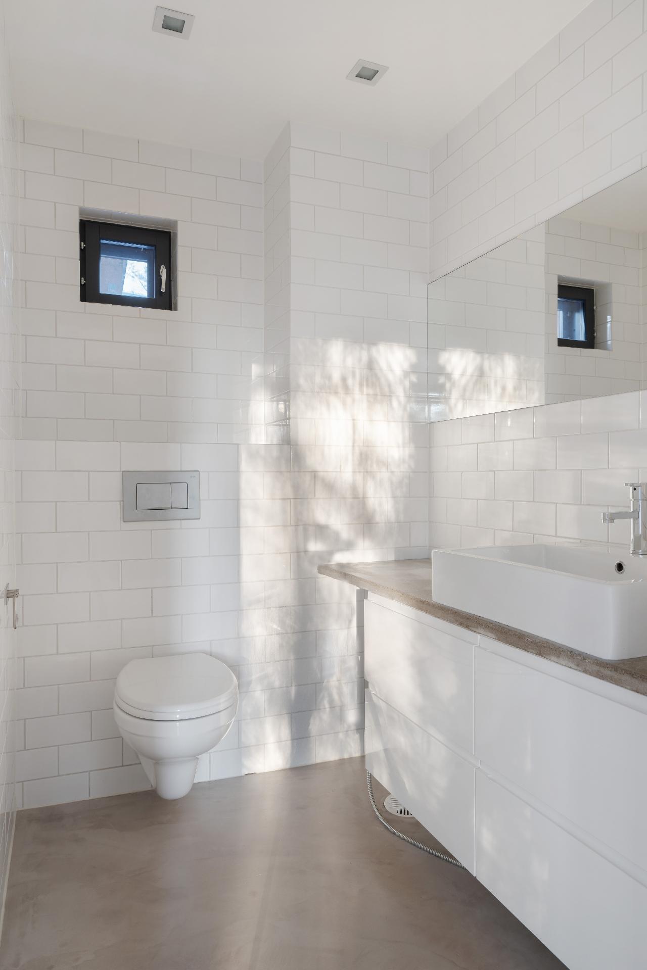 Keskikerroksen erillinen wc