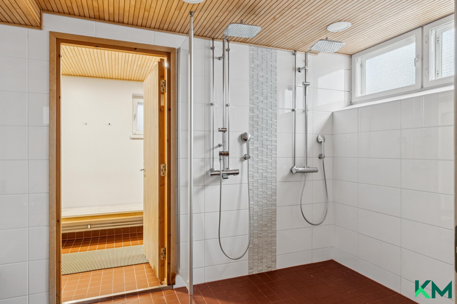 Taloyhtiön saunahuonetta