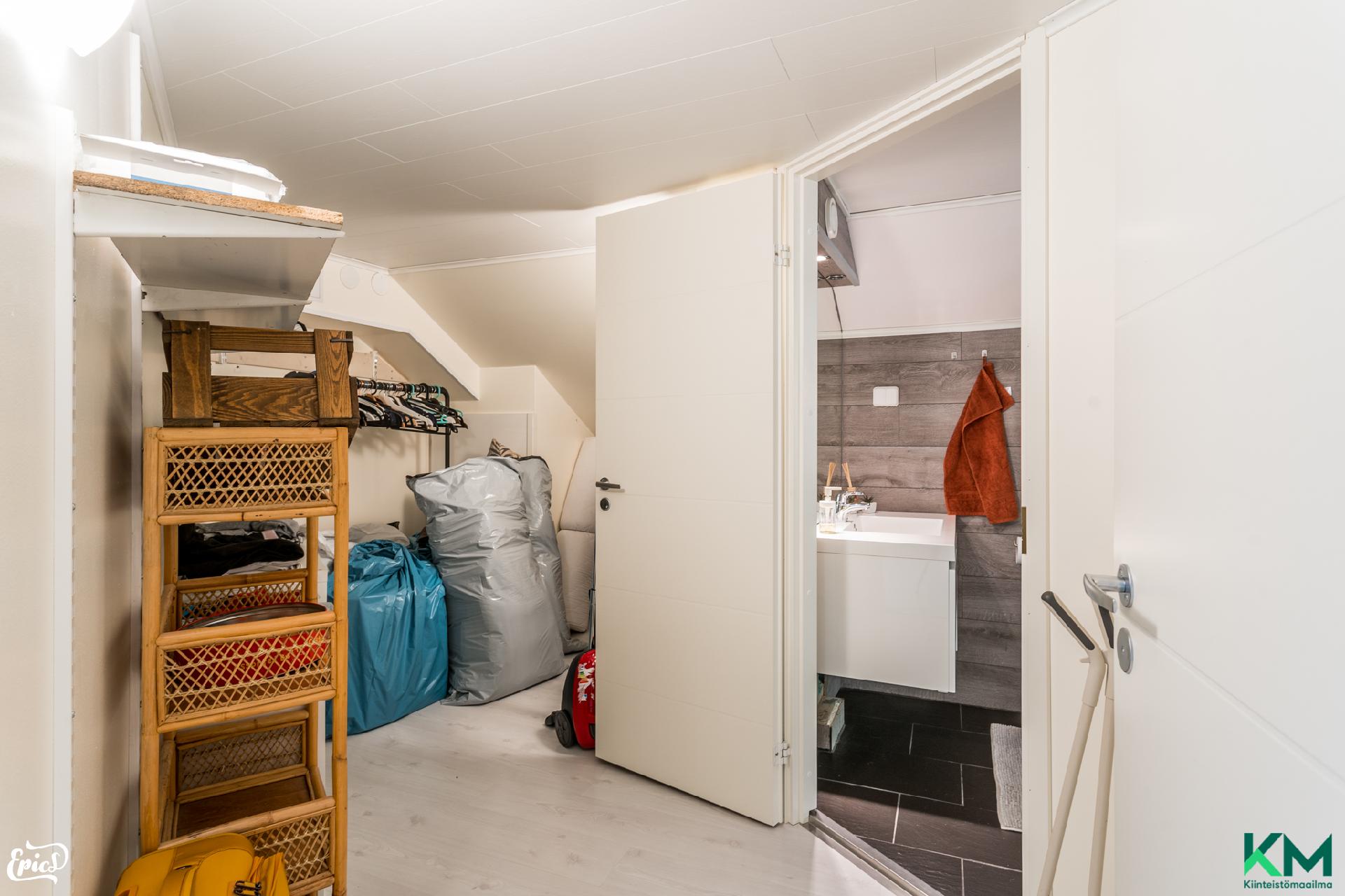 Yläkerran vh/varastotilaa