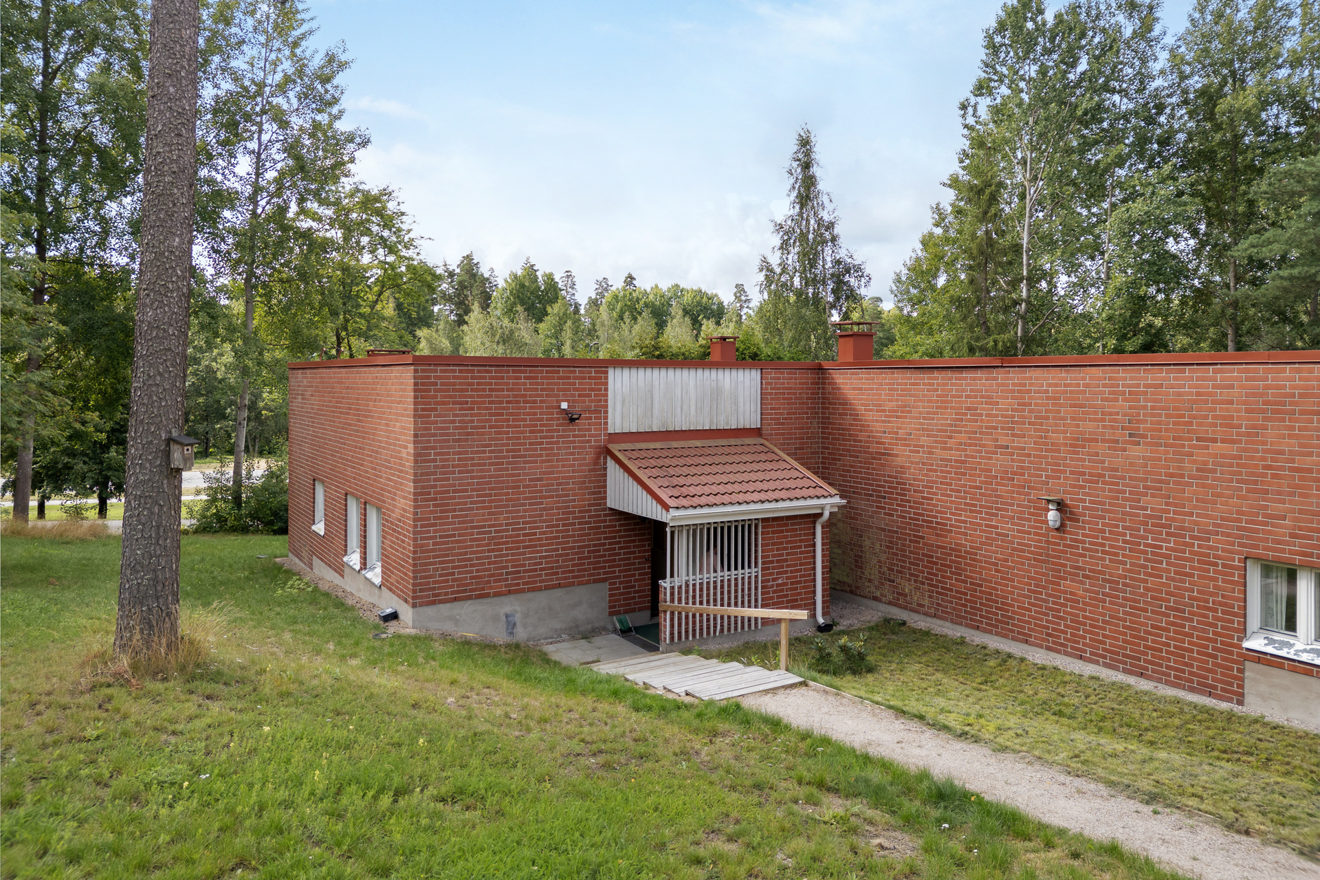 Kylätie 11, Kauniainen