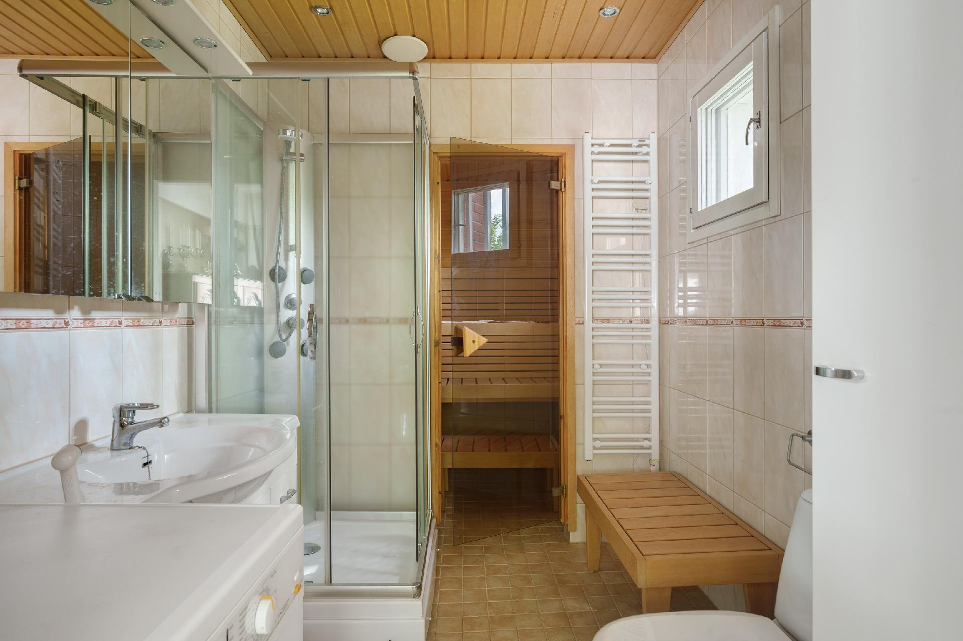 Kylätie 11, Kauniainen