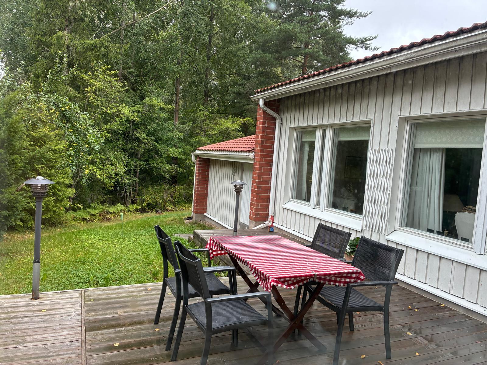 Kylätie 11, Kauniainen