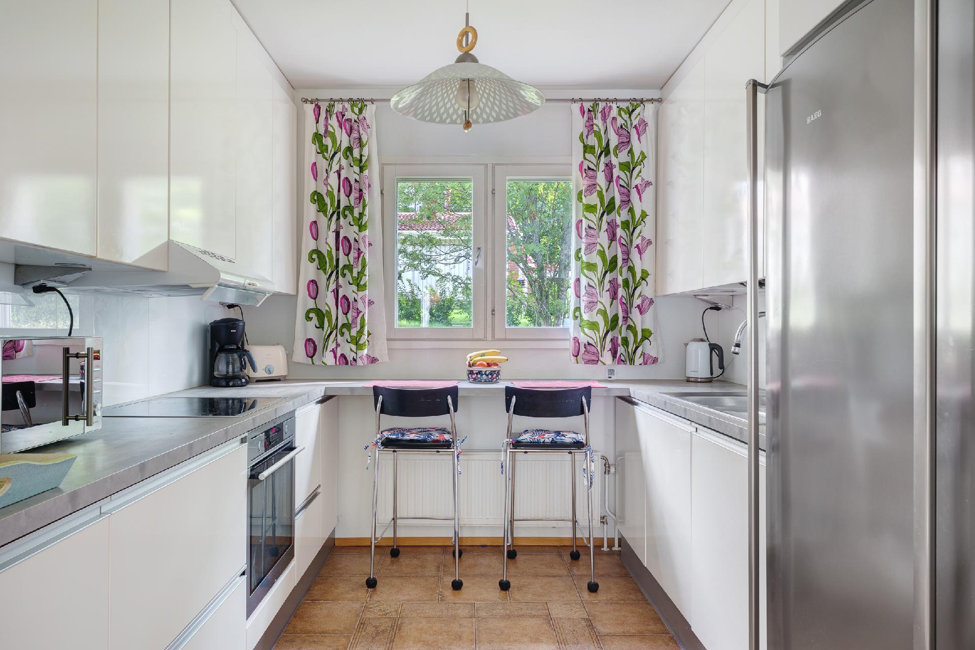 Kylätie 11, Kauniainen