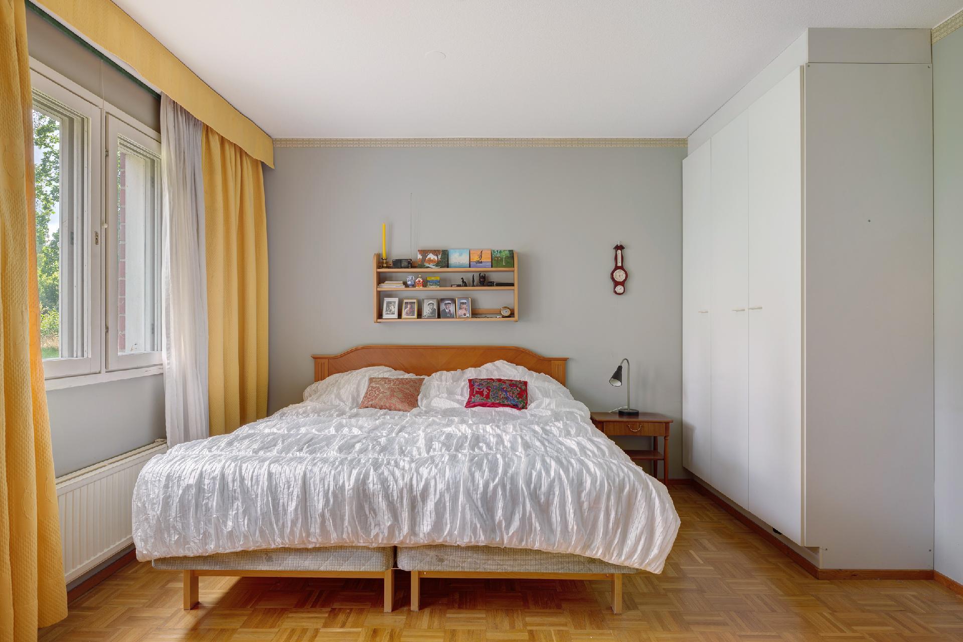 Kylätie 11, Kauniainen