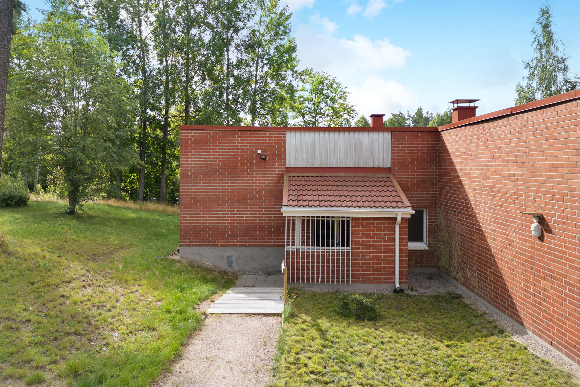 Kylätie 11, Kauniainen