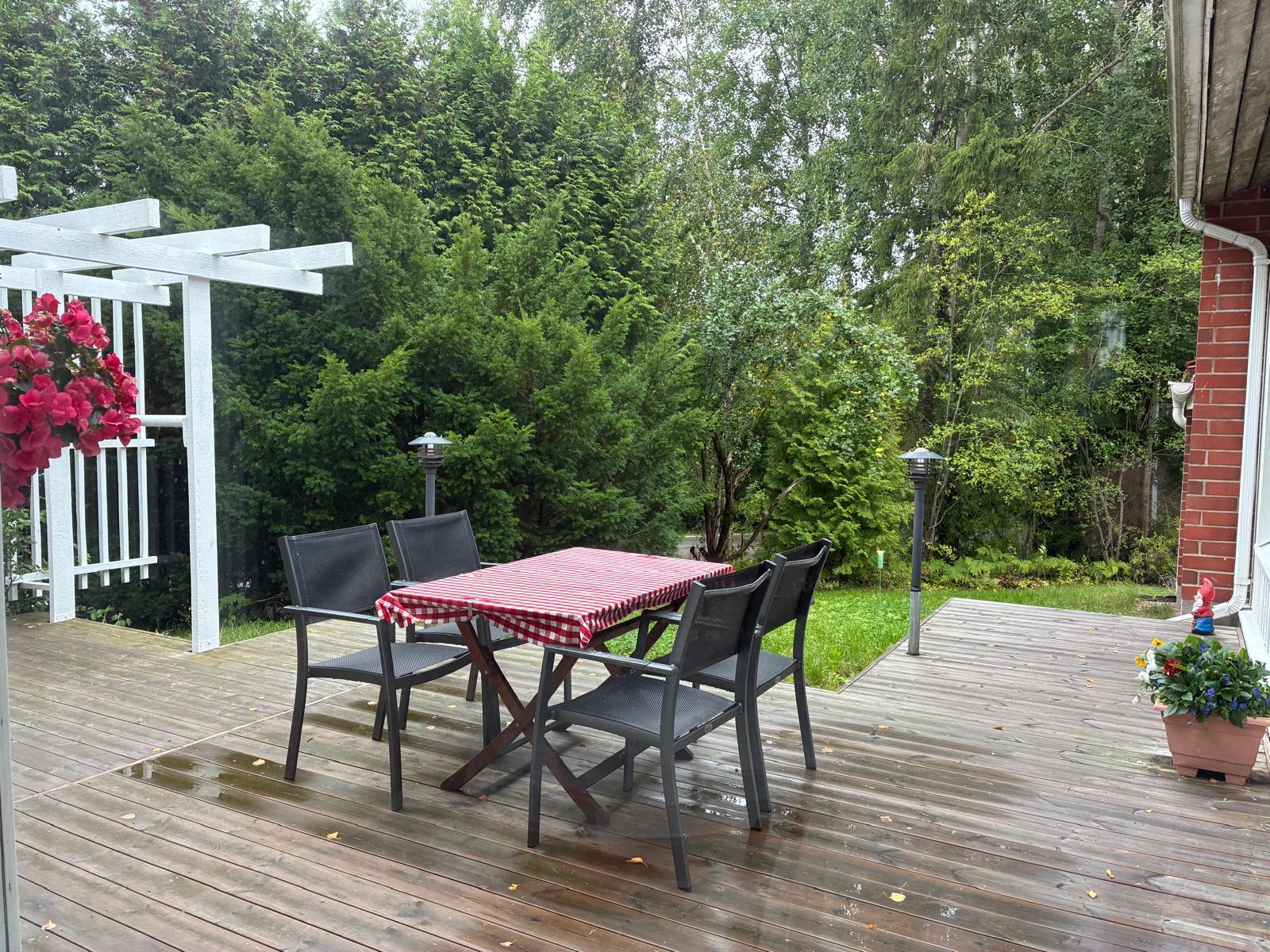 Kylätie 11, Kauniainen