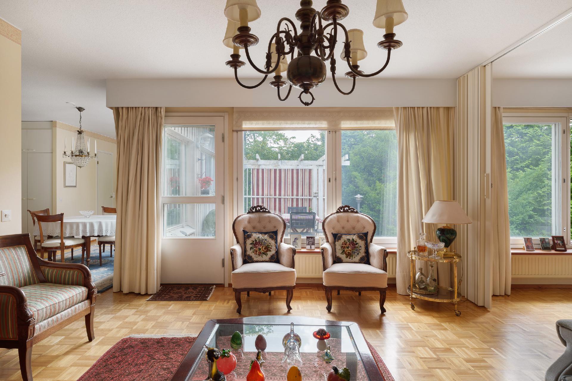 Kylätie 11, Kauniainen