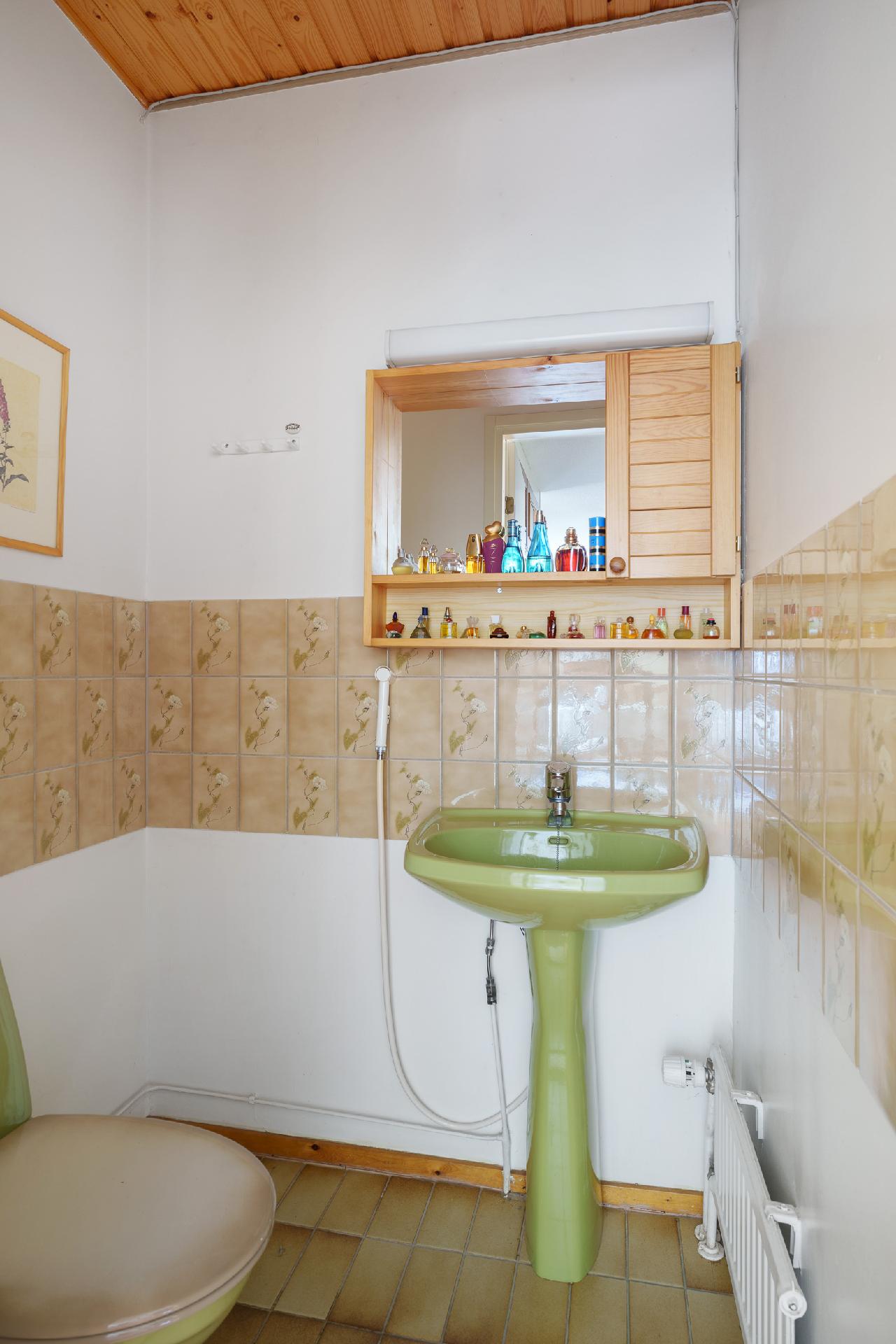 Kylätie 11, Kauniainen