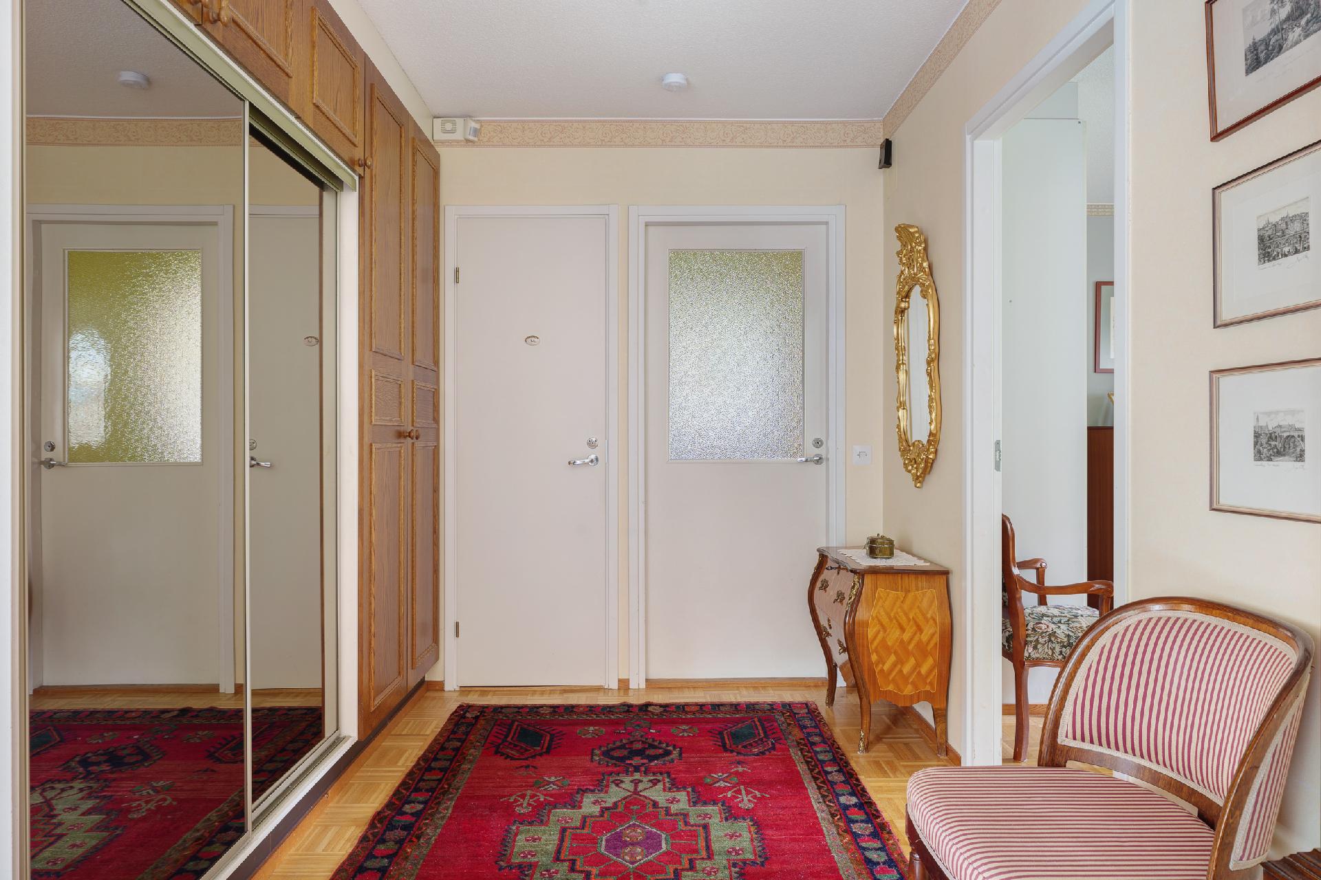 Kylätie 11, Kauniainen