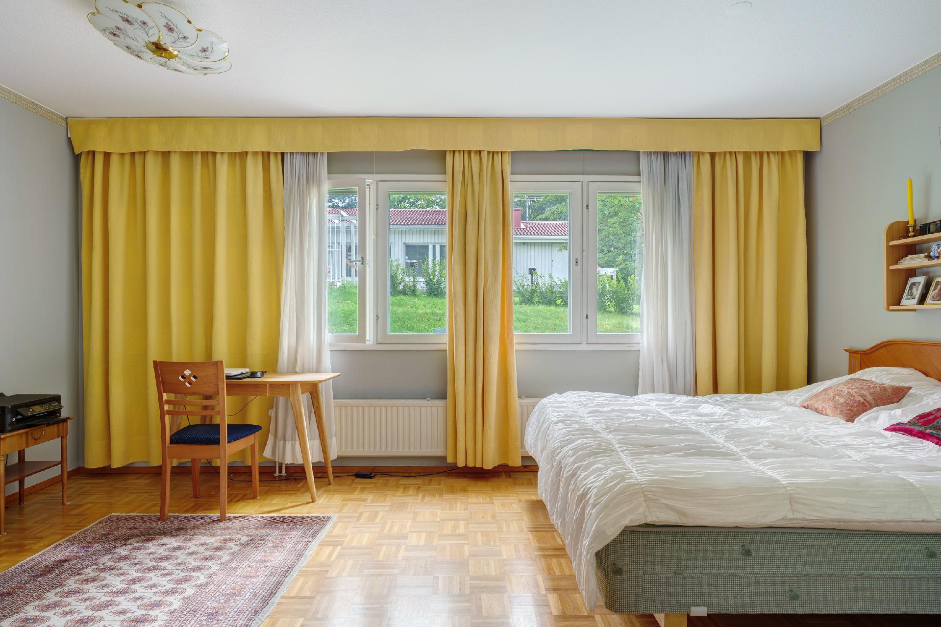 Kylätie 11, Kauniainen