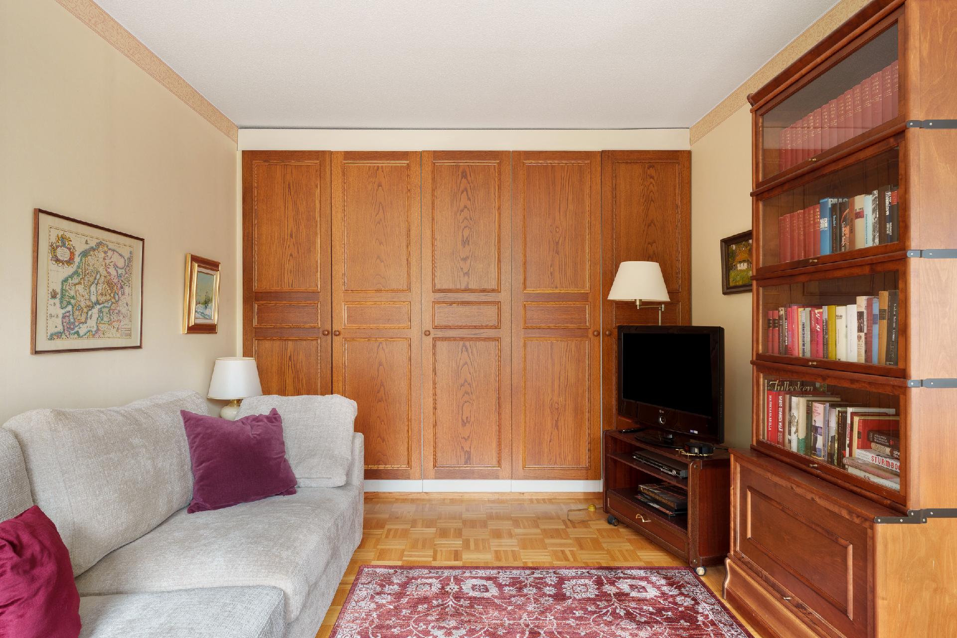 Kylätie 11, Kauniainen