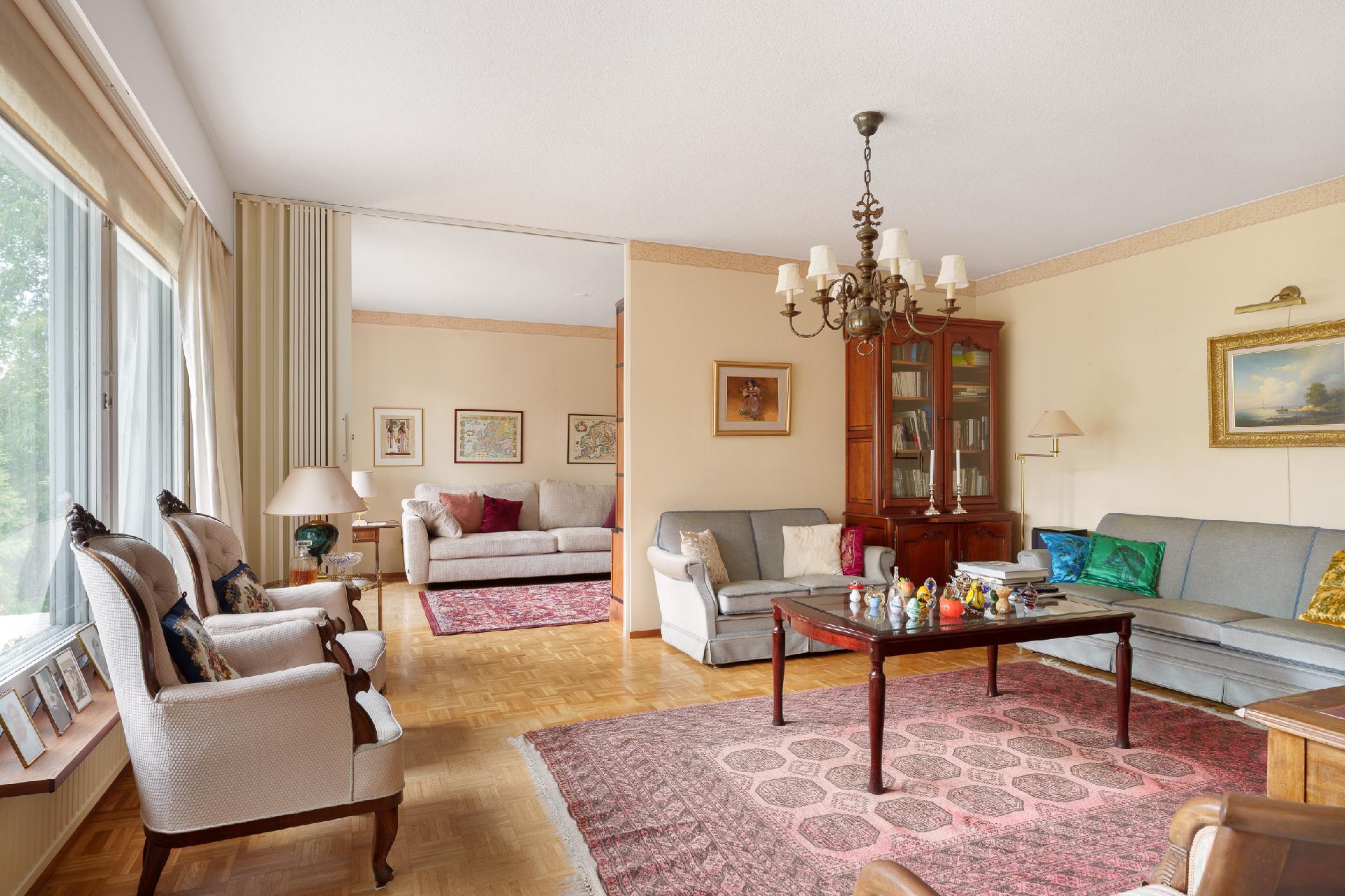 Kylätie 11, Kauniainen