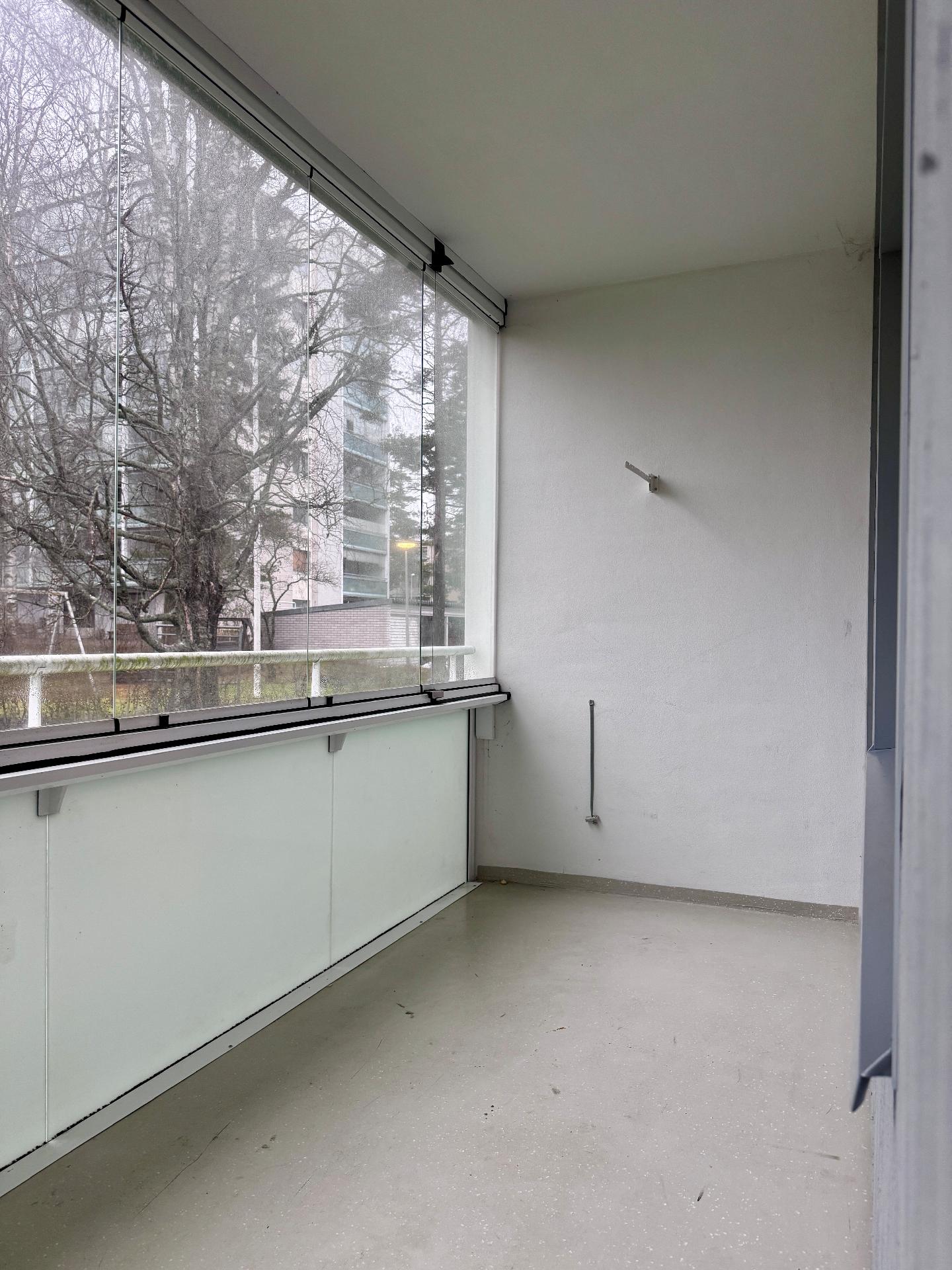 Tilava lasitettu parveke