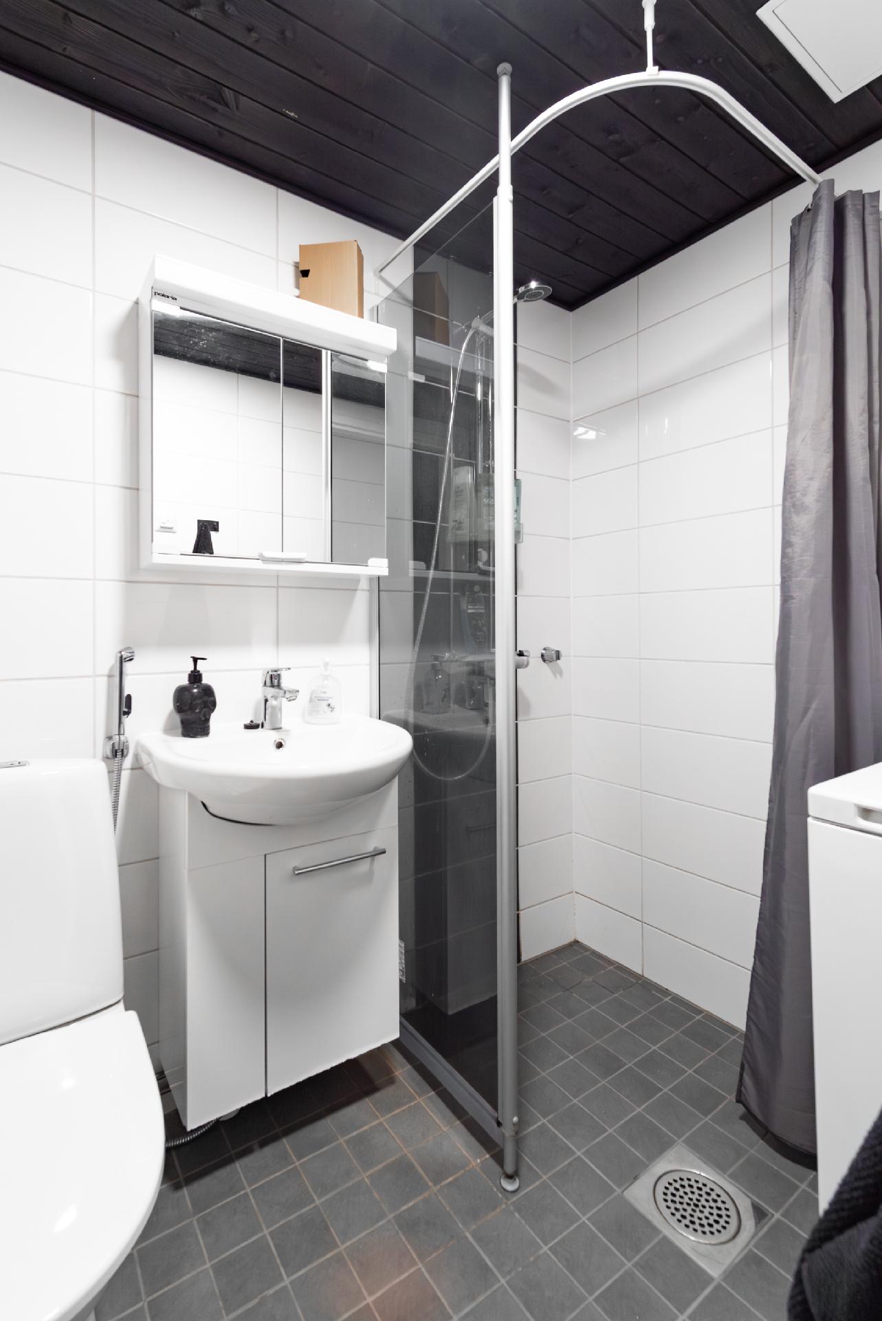 Remontoitu kylpyhuone