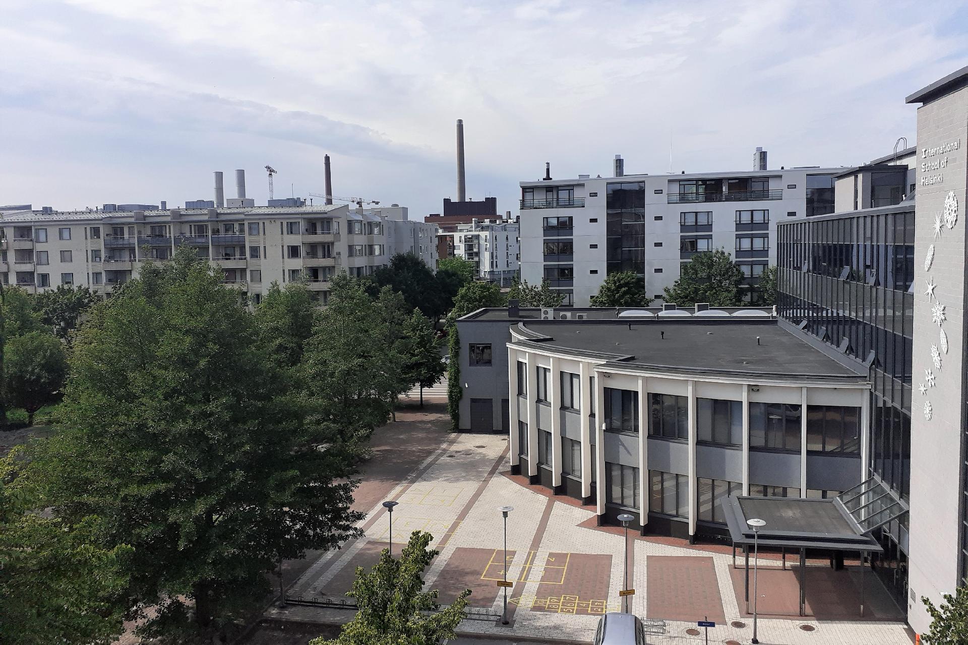 Näkymät koulun pihalle