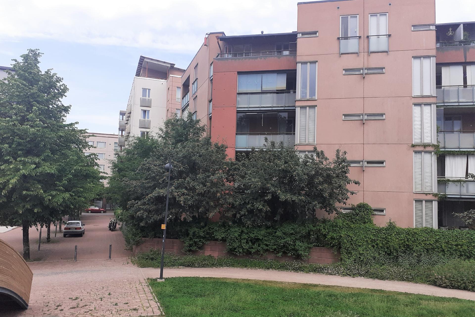 julkisivu Selkämerenpuiston puolelta