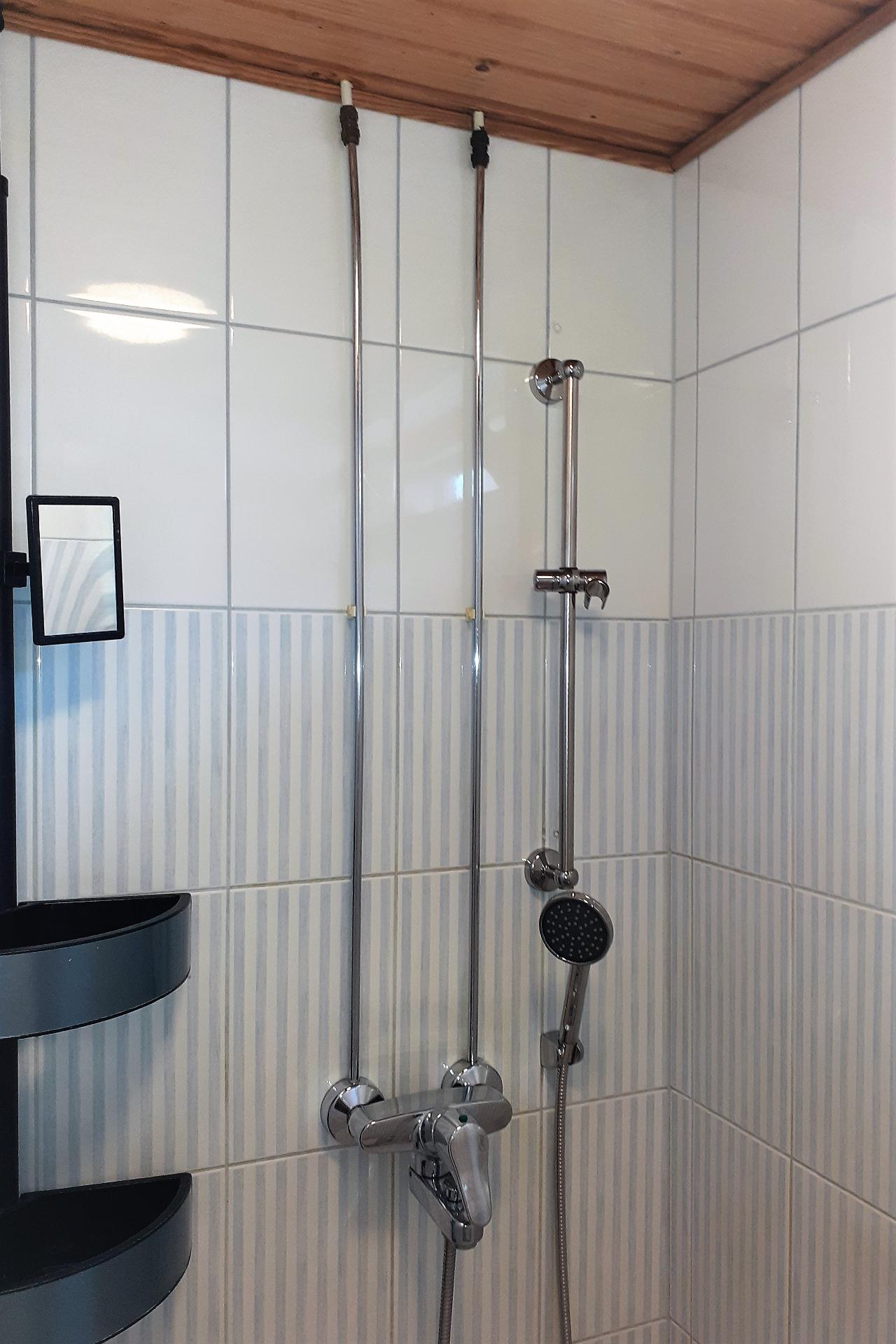 Kylpyhuonee suihkunurkkaus